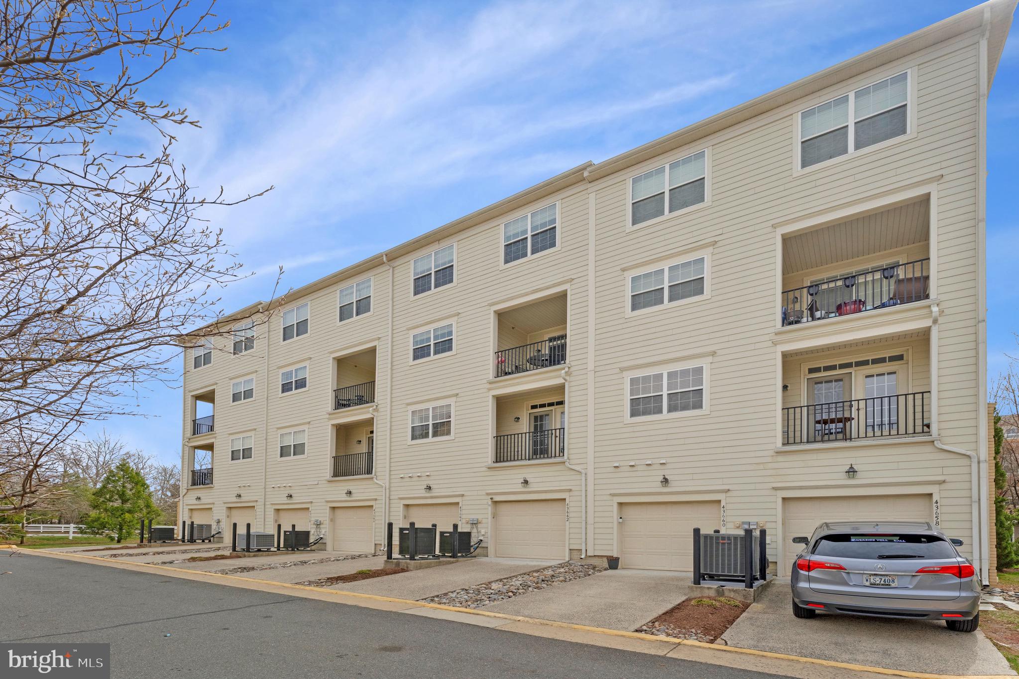 LANSDOWNE TOWN CENTER CONDOS - Residential