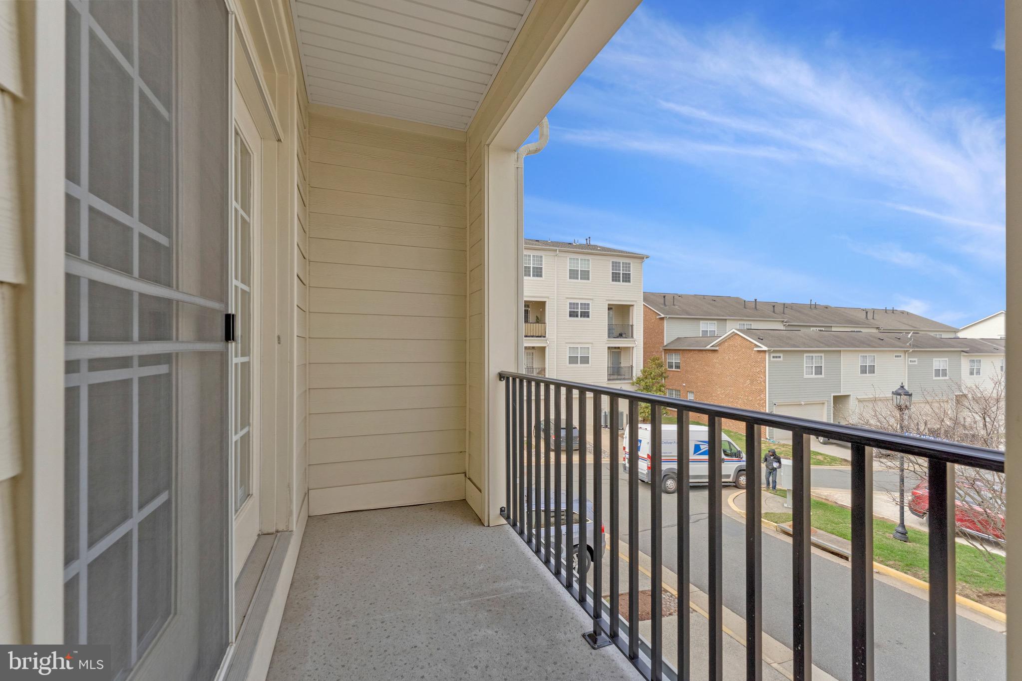 LANSDOWNE TOWN CENTER CONDOS - Residential