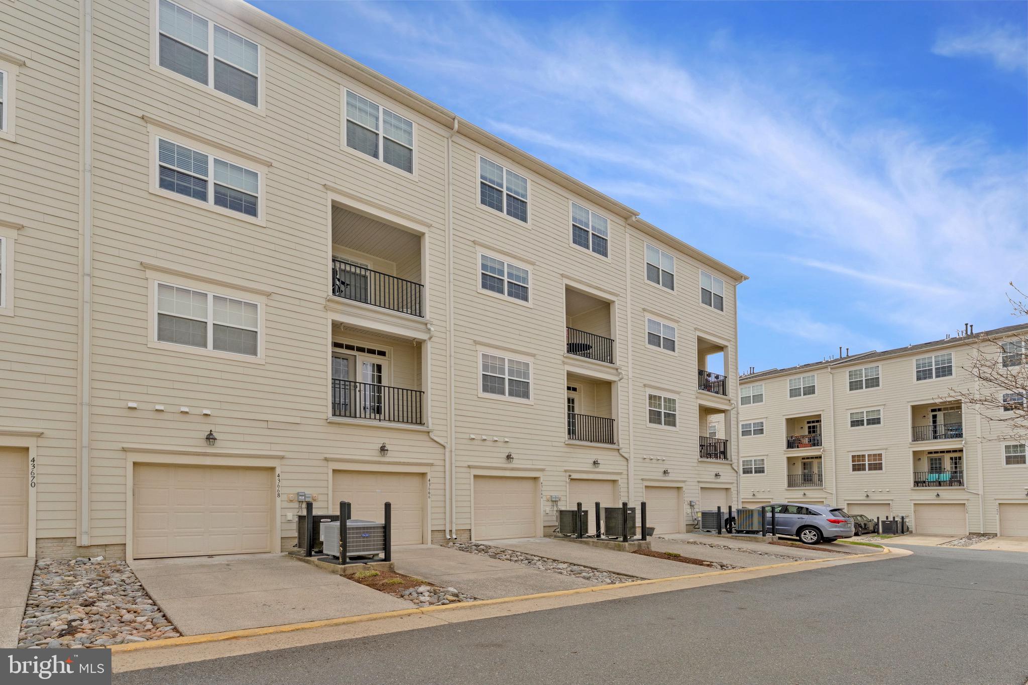 LANSDOWNE TOWN CENTER CONDOS - Residential