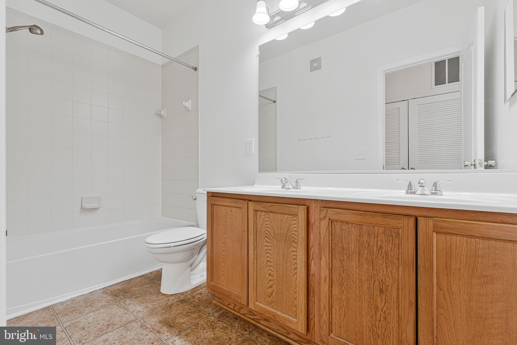 LANSDOWNE TOWN CENTER CONDOS - Residential