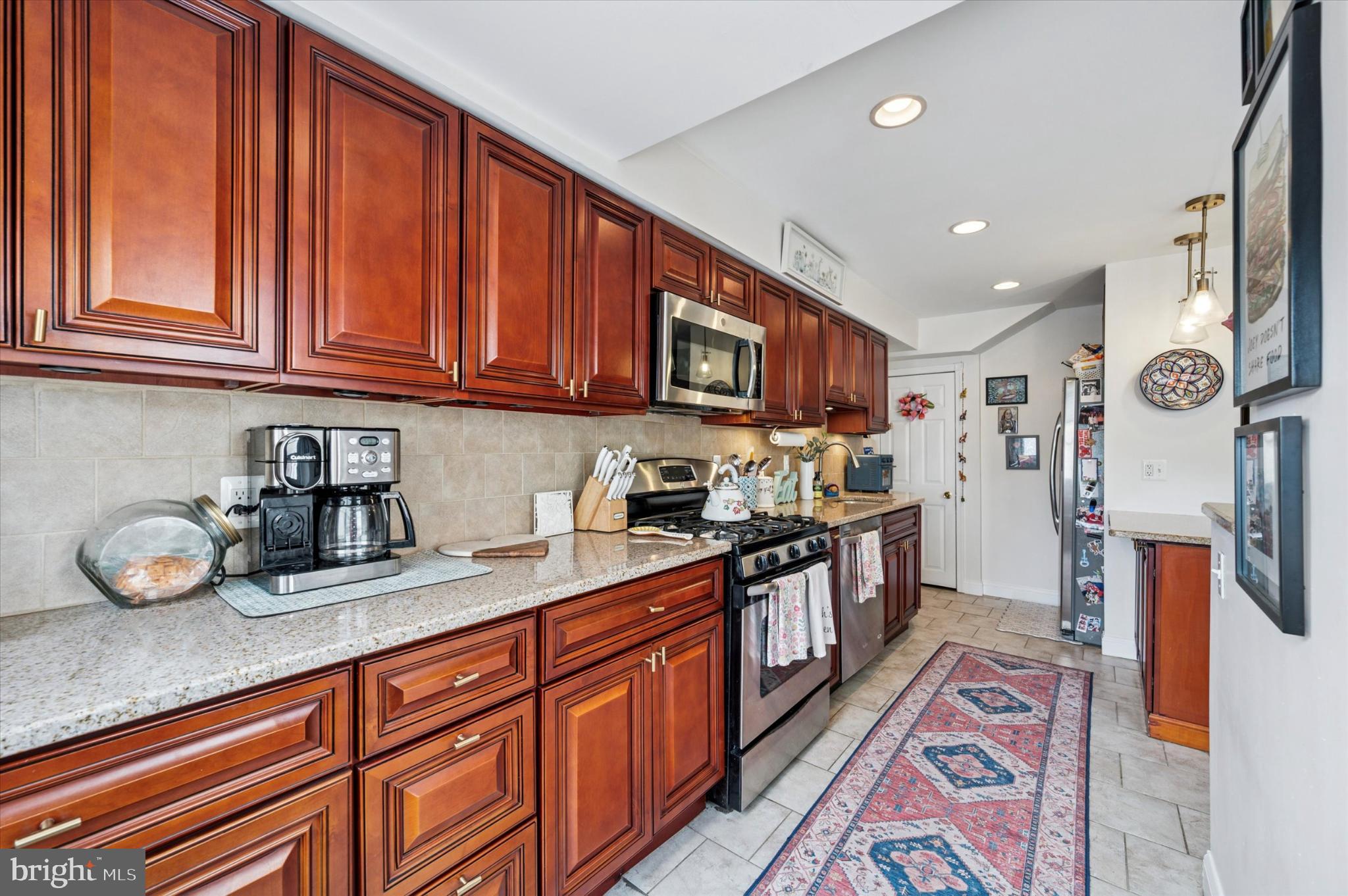 EAST FALLS - Residential