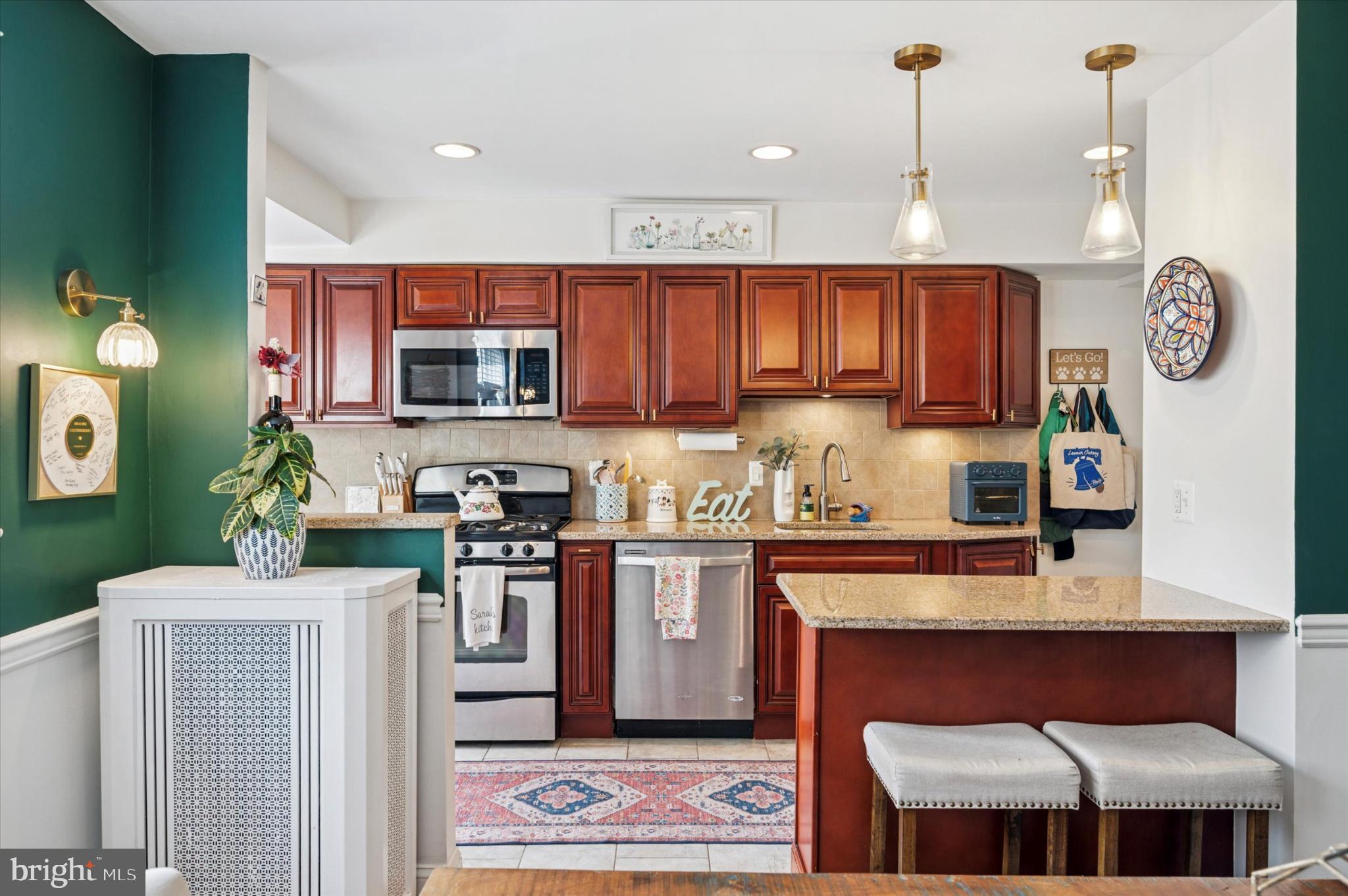 EAST FALLS - Residential