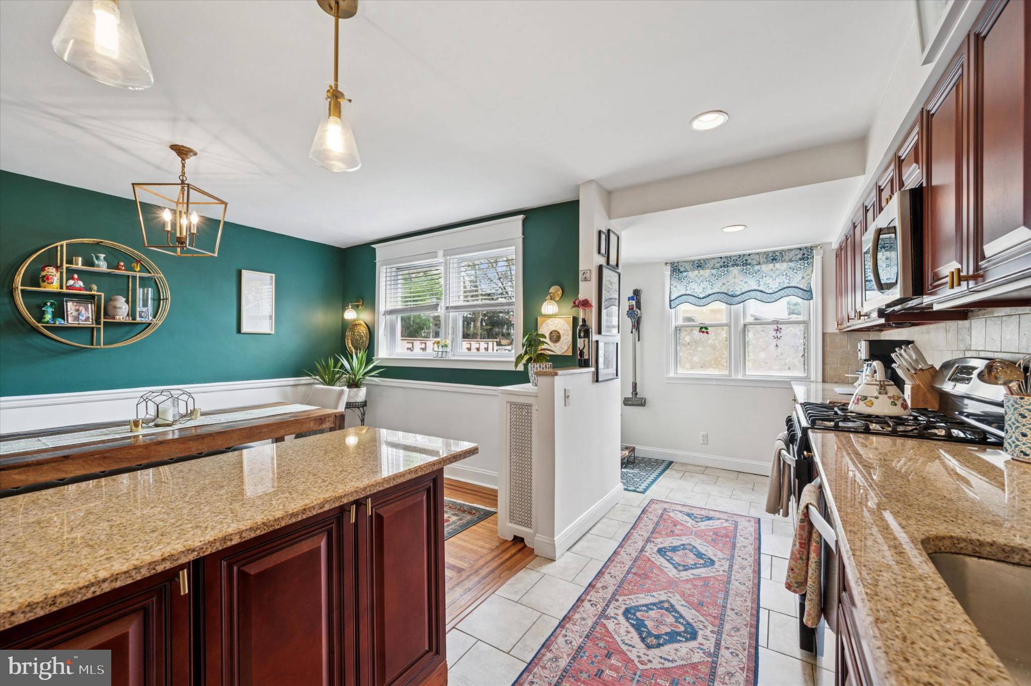 EAST FALLS - Residential