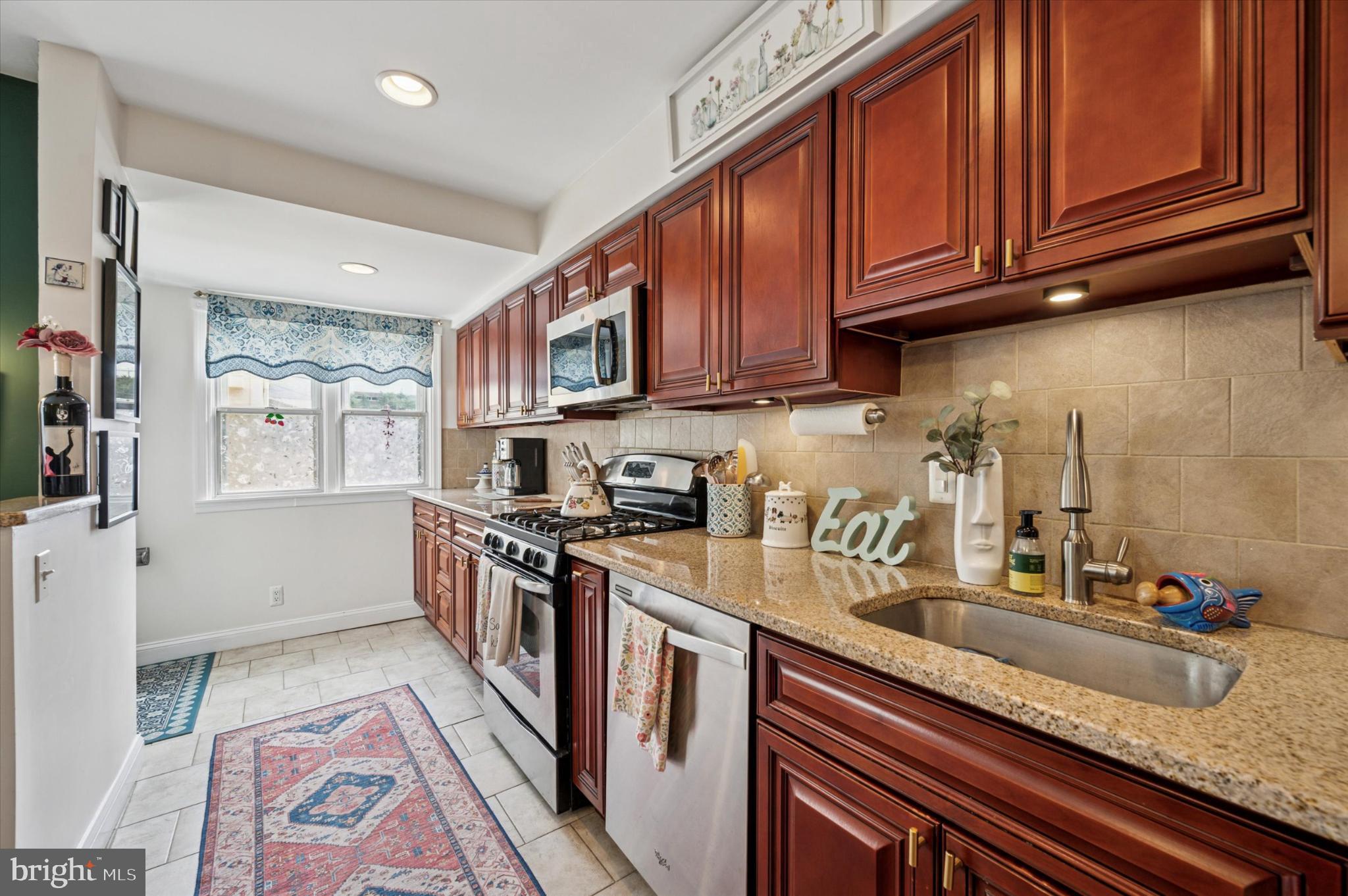 EAST FALLS - Residential