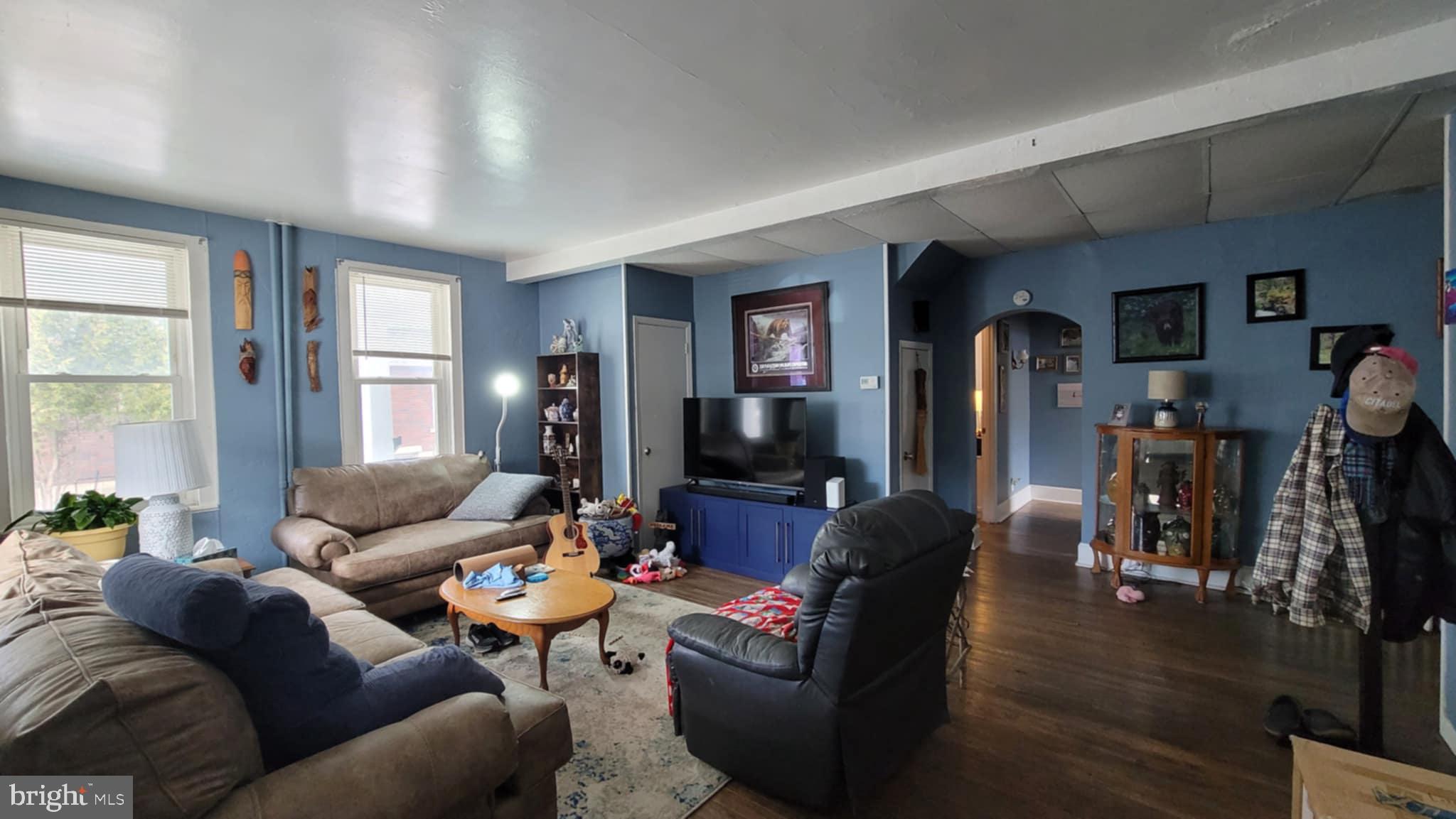 305 E LAUREL STREET