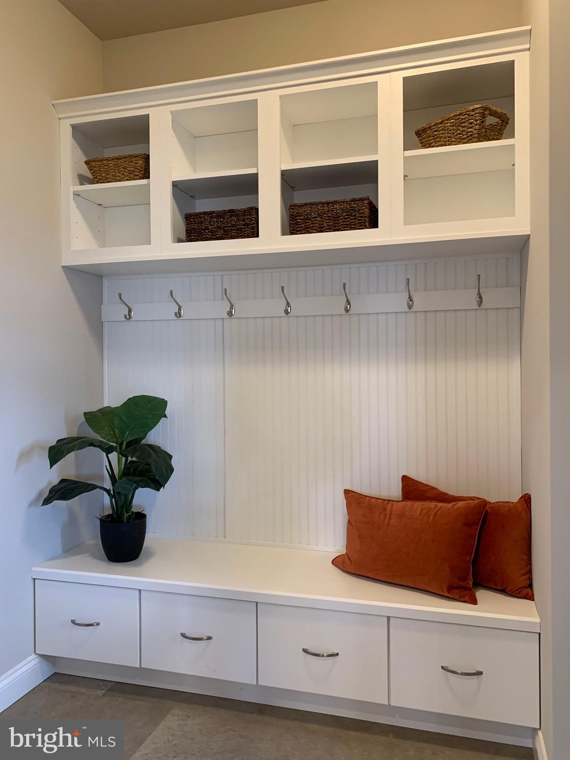 WOODLAND HILLS - Residential