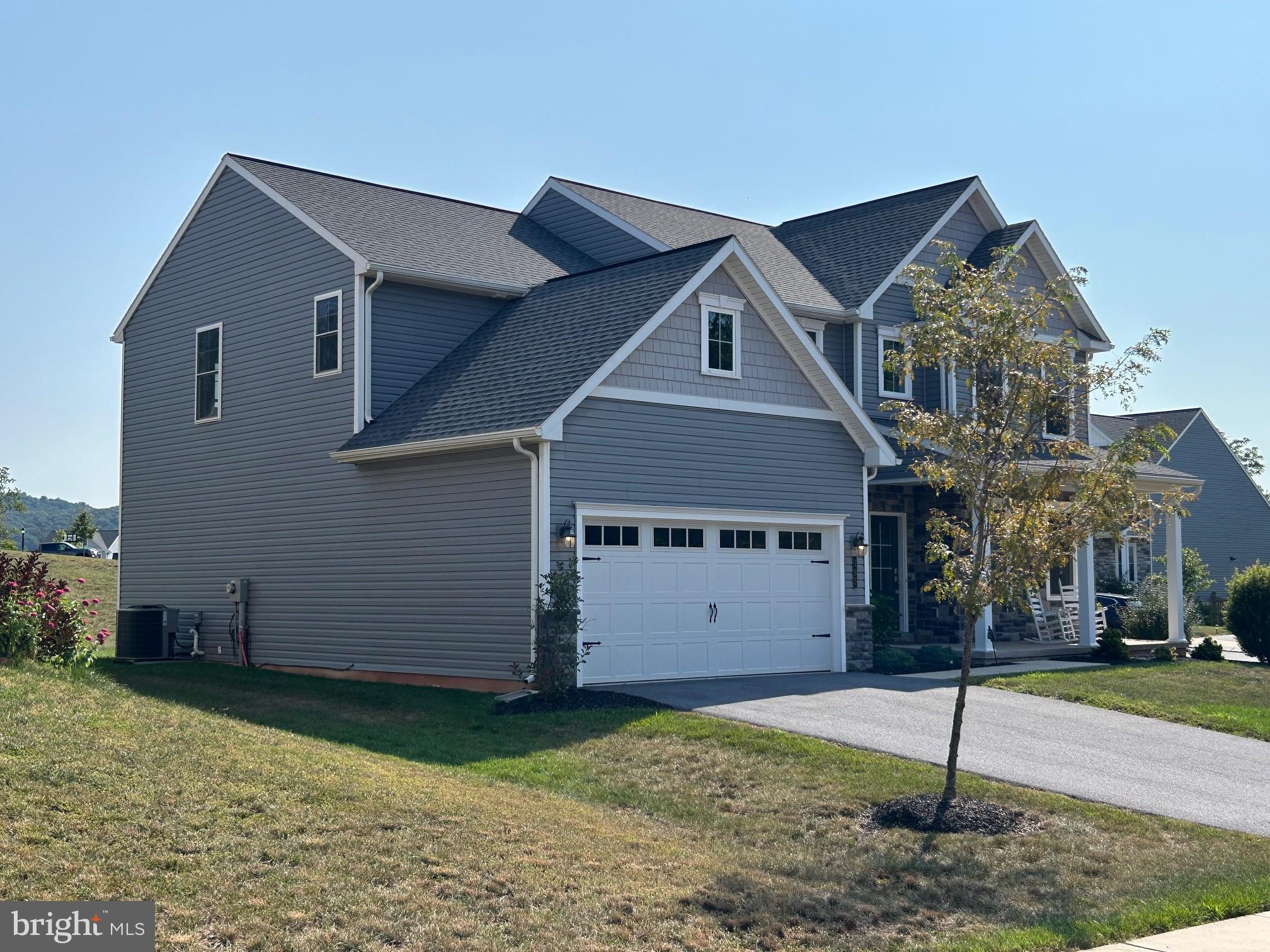 WOODLAND HILLS - Residential