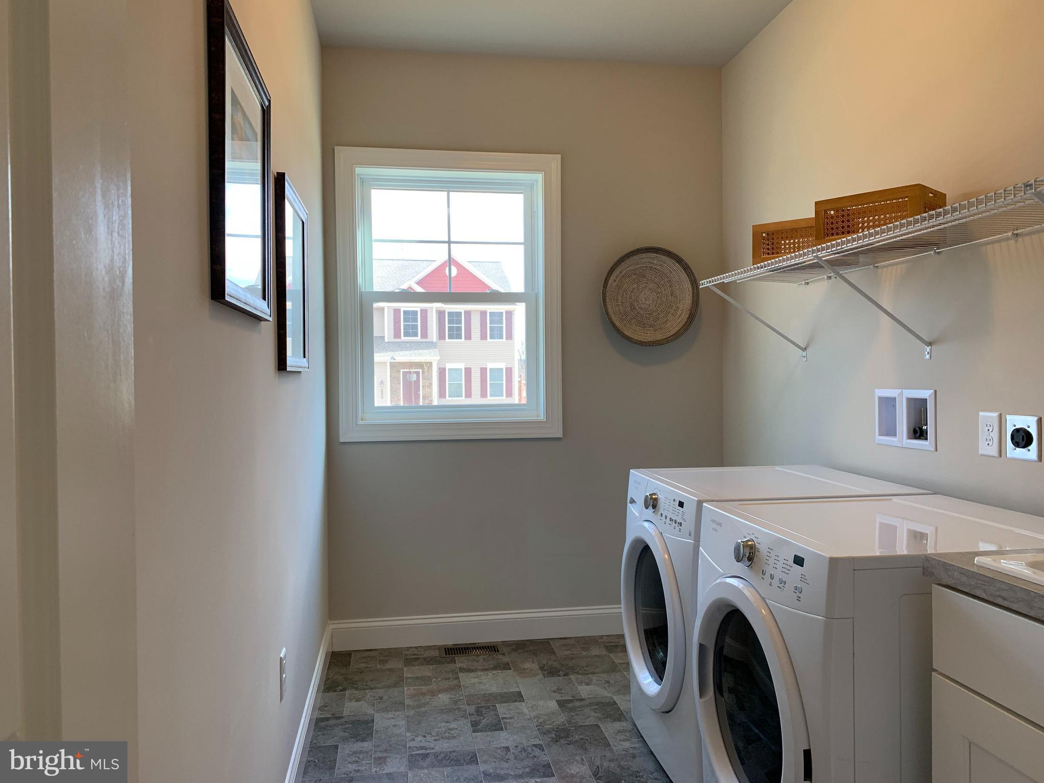 WOODLAND HILLS - Residential