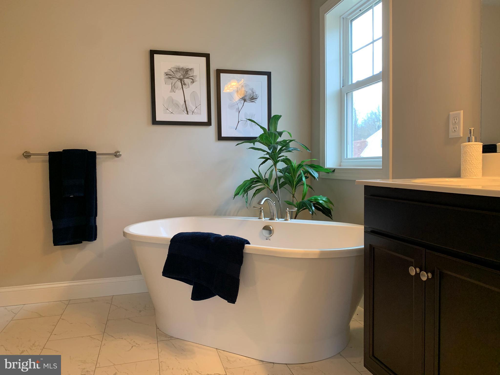 WOODLAND HILLS - Residential