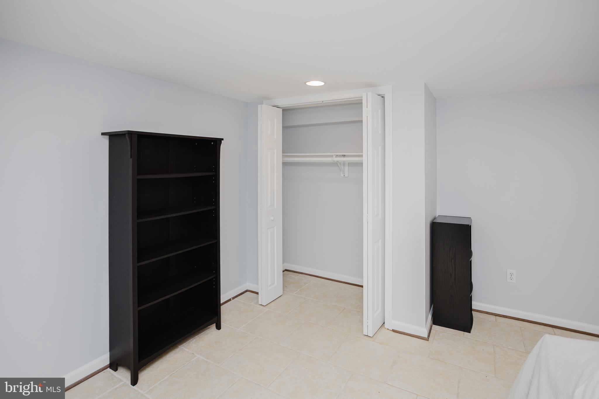 GUNDERVALE - Residential Lease