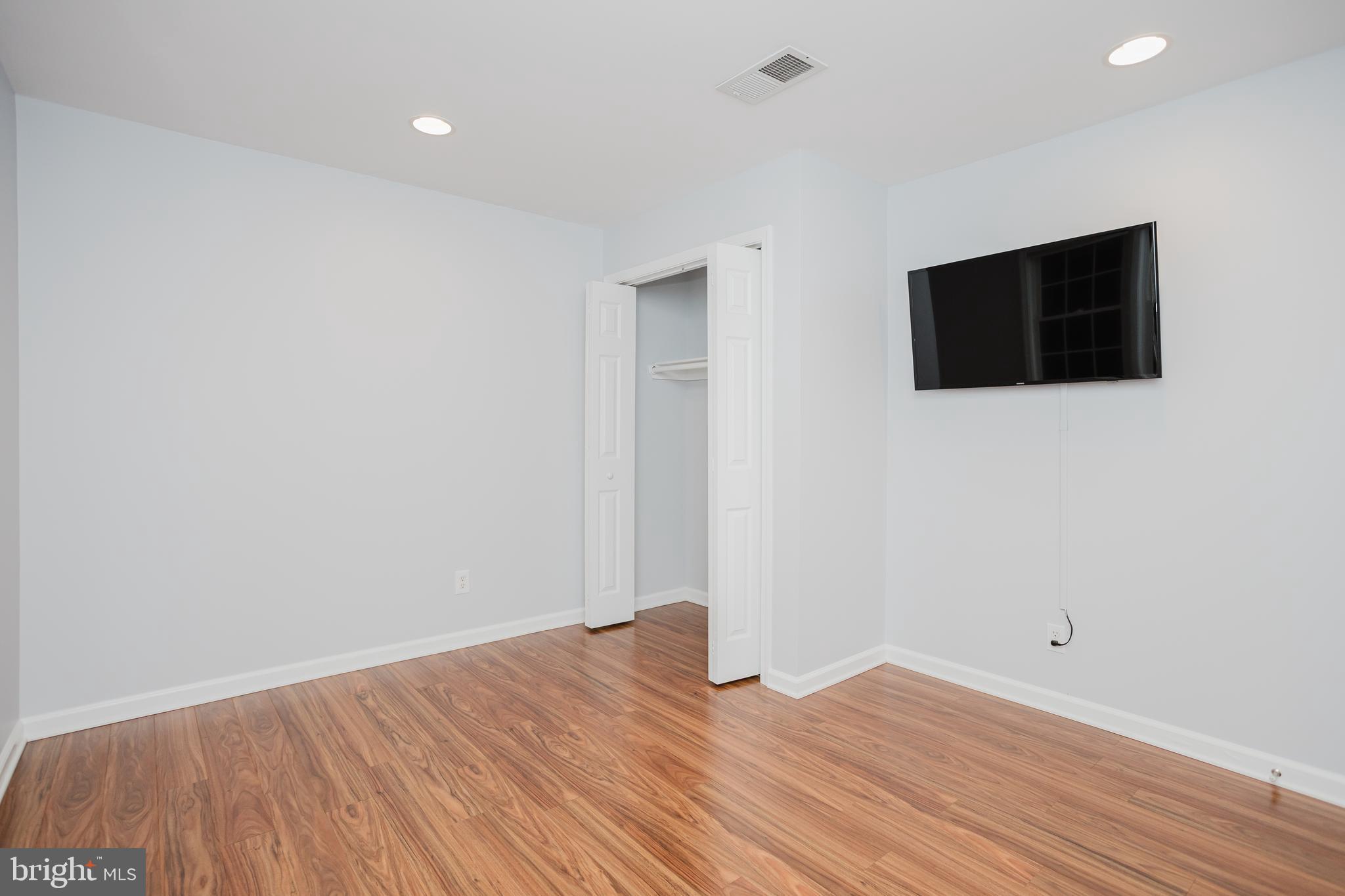 GUNDERVALE - Residential Lease