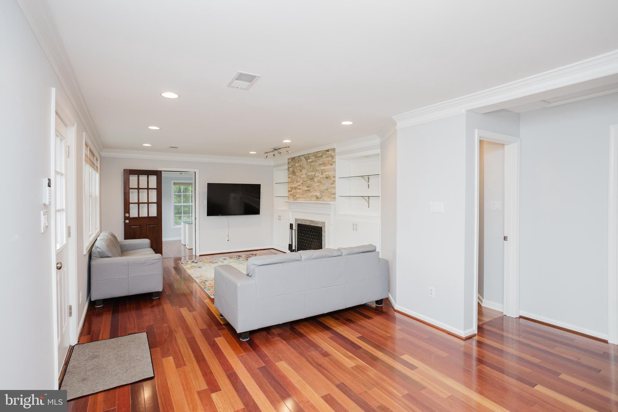 GUNDERVALE - Residential Lease