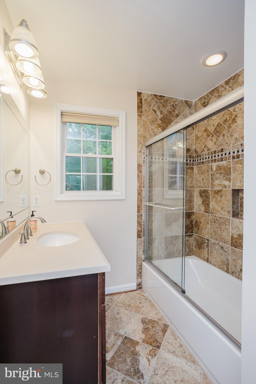 GUNDERVALE - Residential Lease