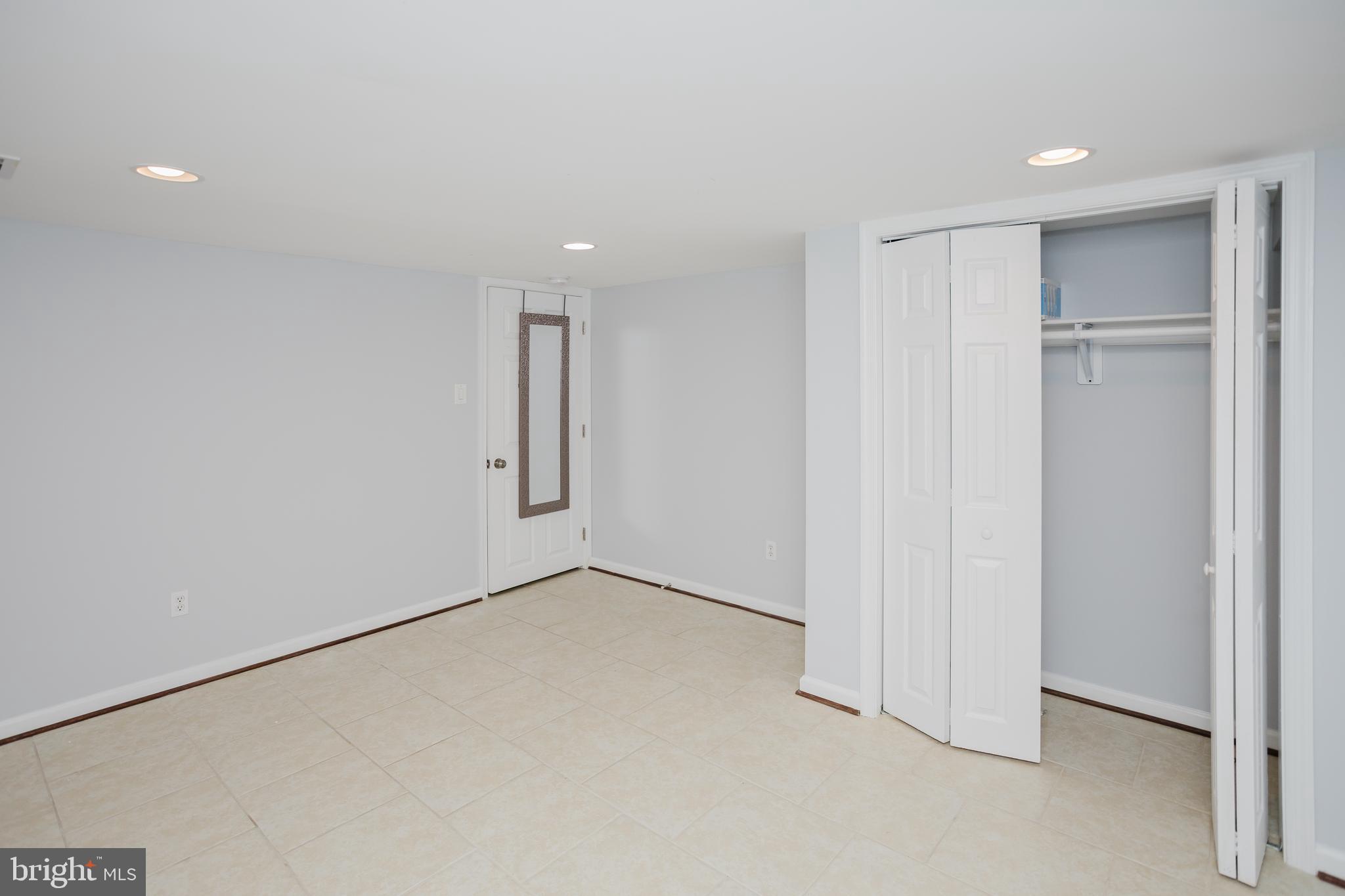 GUNDERVALE - Residential Lease