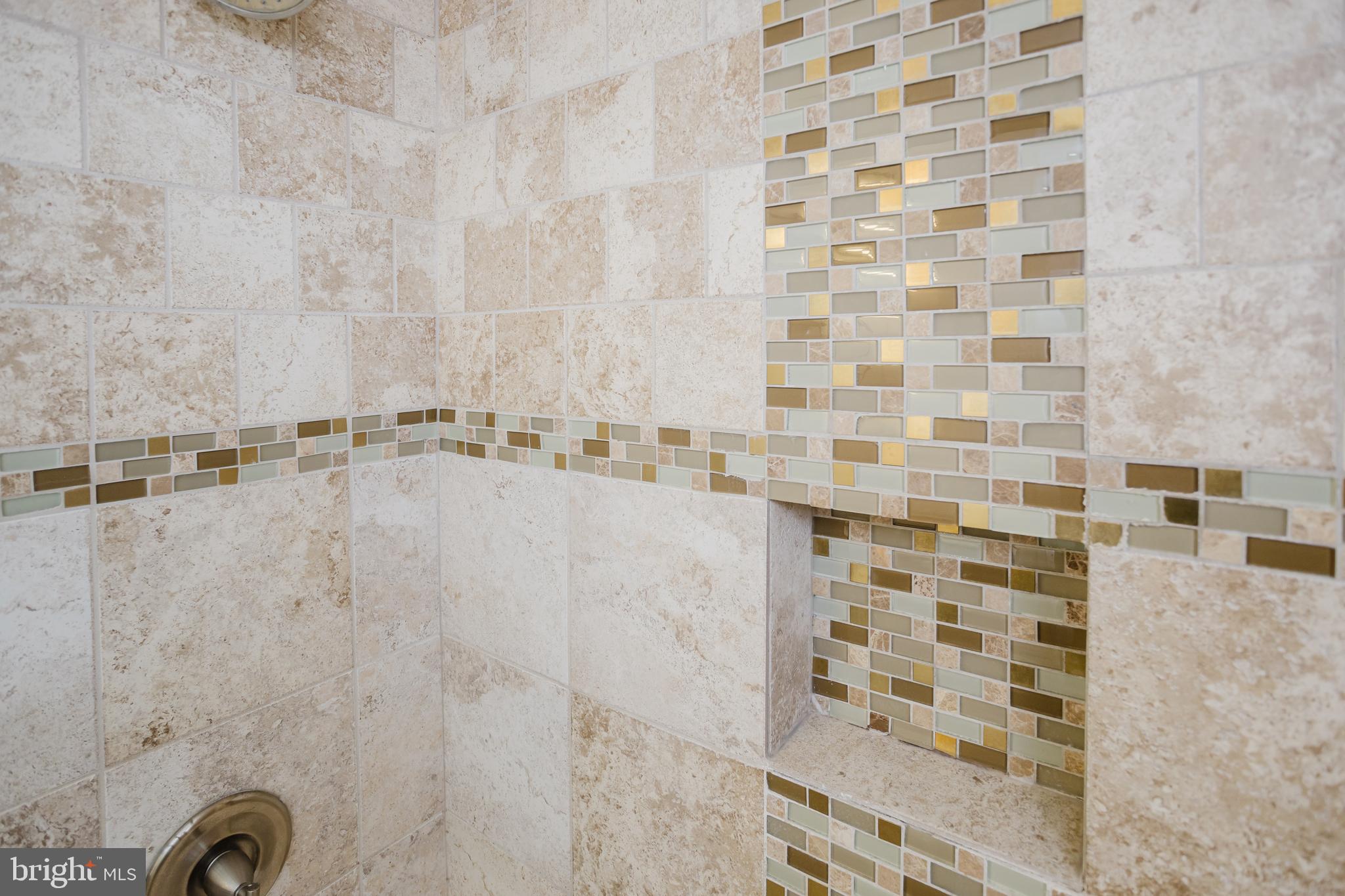 GUNDERVALE - Residential Lease