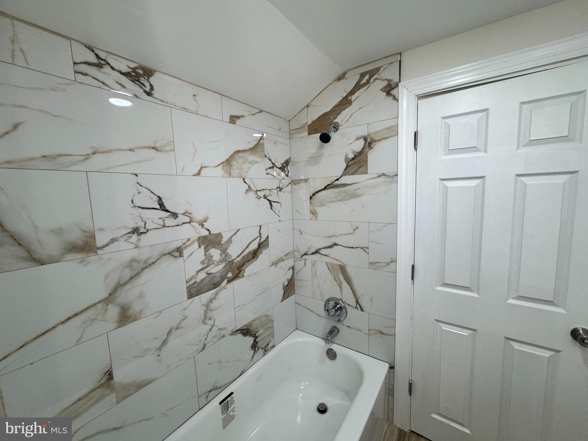 COLLINS PARK - Residential