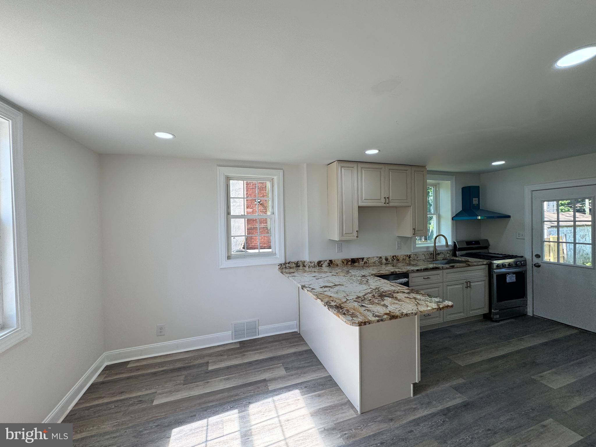 COLLINS PARK - Residential