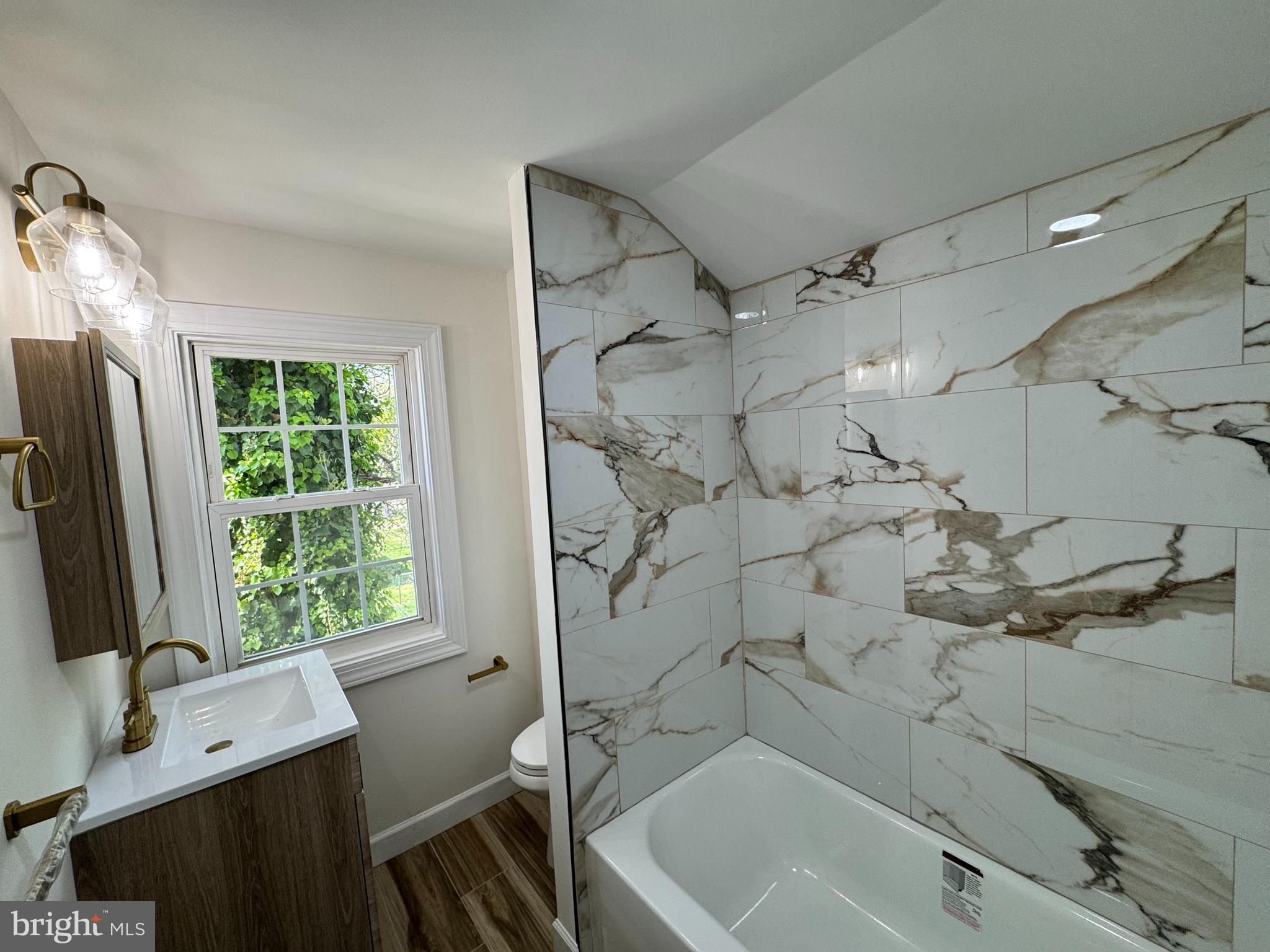 COLLINS PARK - Residential