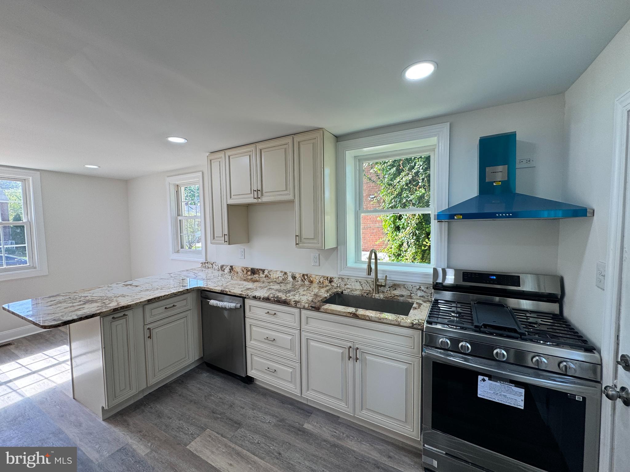 COLLINS PARK - Residential