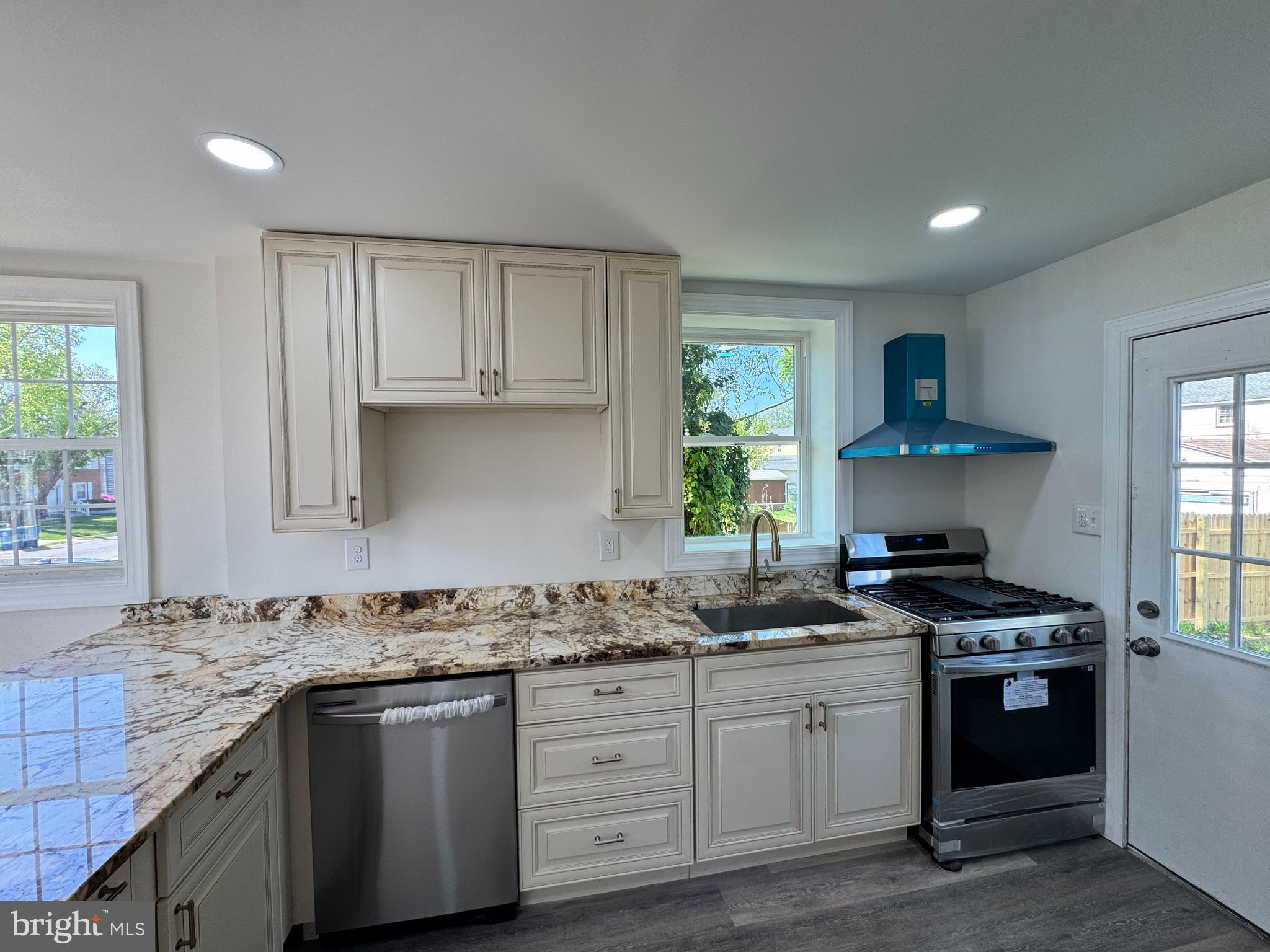 COLLINS PARK - Residential