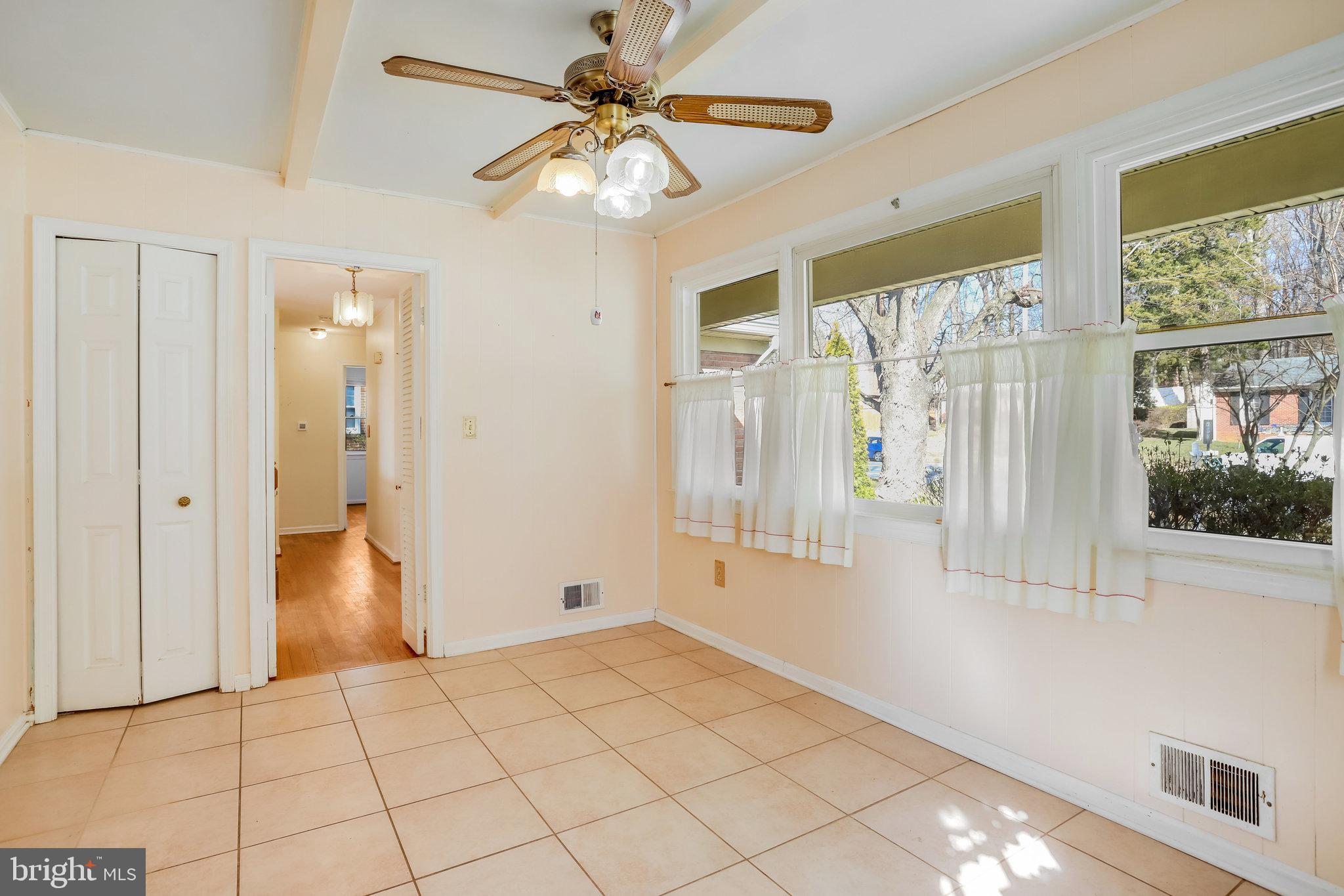 MANOR WOODS - Residential