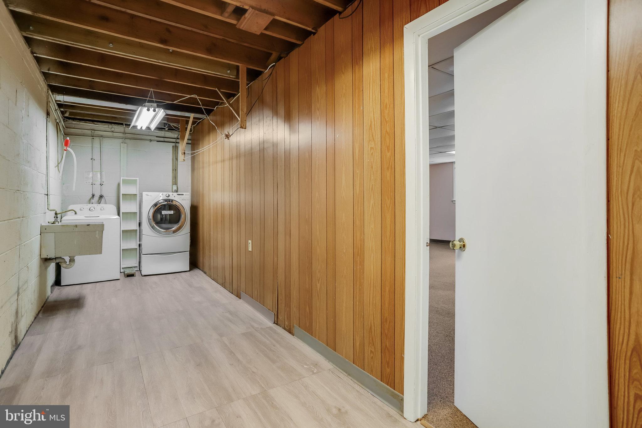 MANOR WOODS - Residential