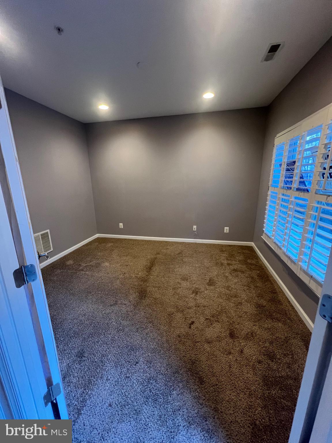 LOCUST POINT - Residential Lease