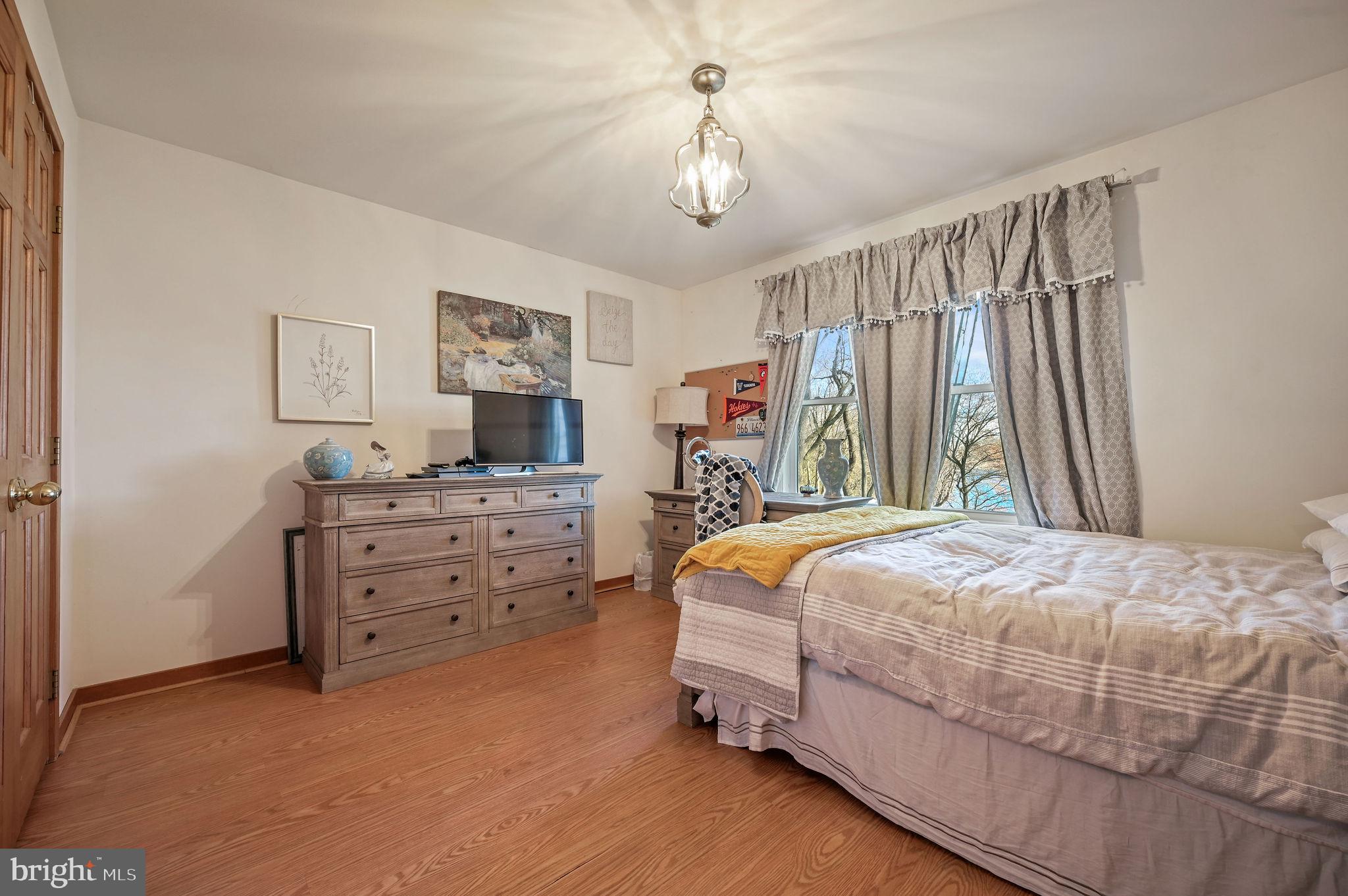 NORTHRIDGE - Residential