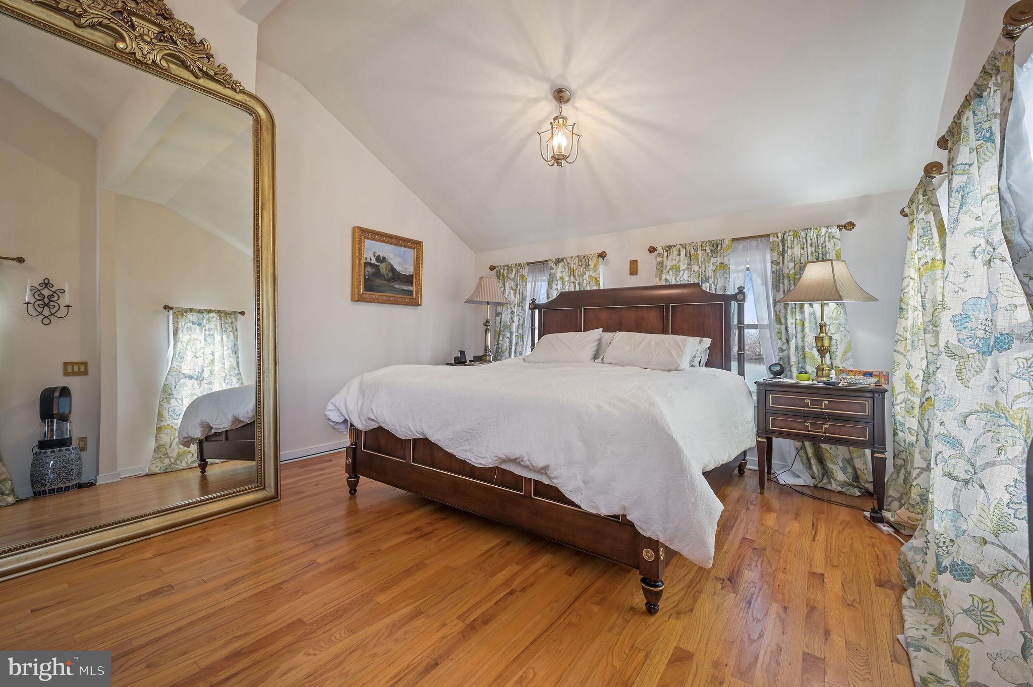 NORTHRIDGE - Residential