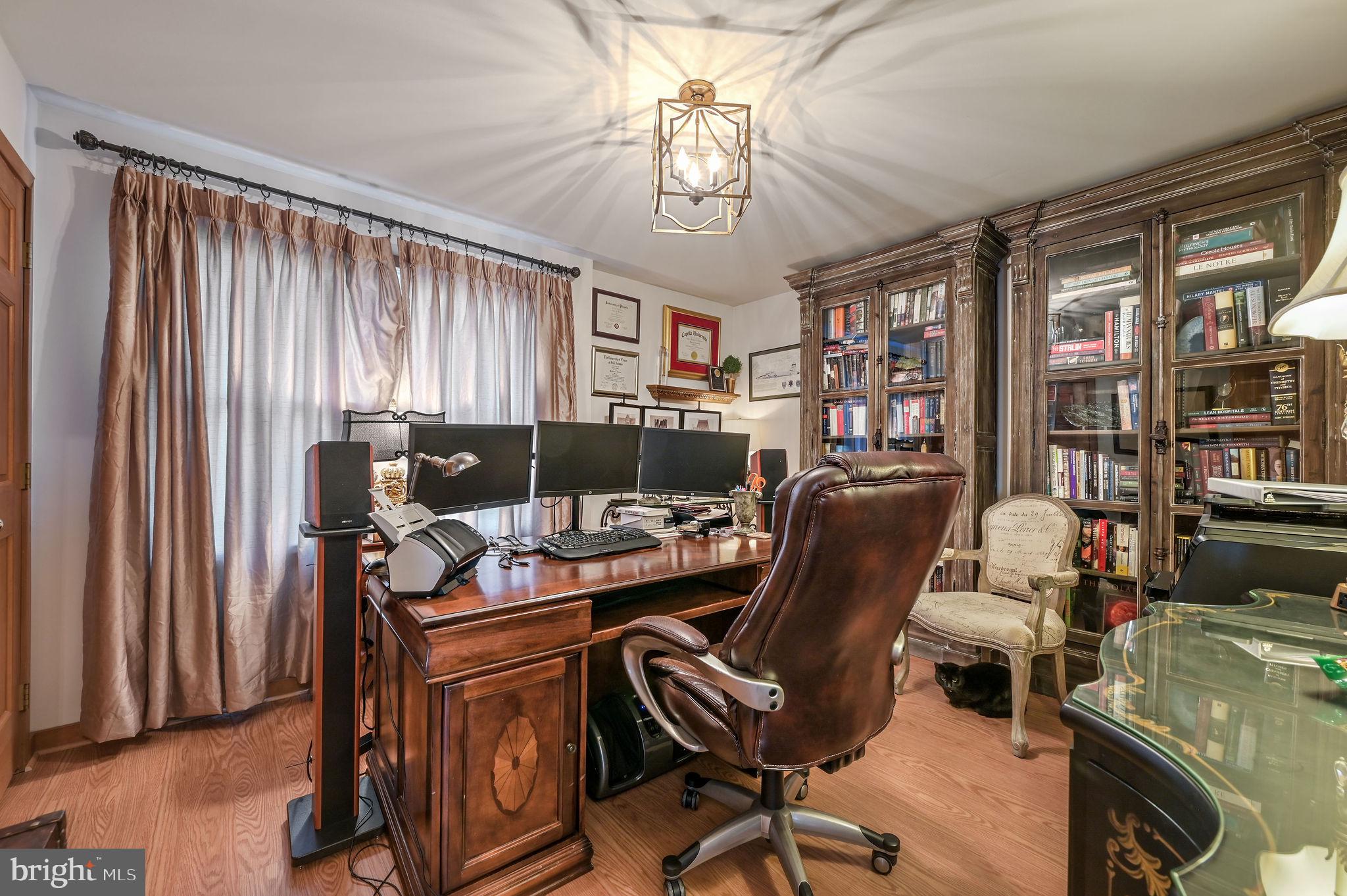 NORTHRIDGE - Residential