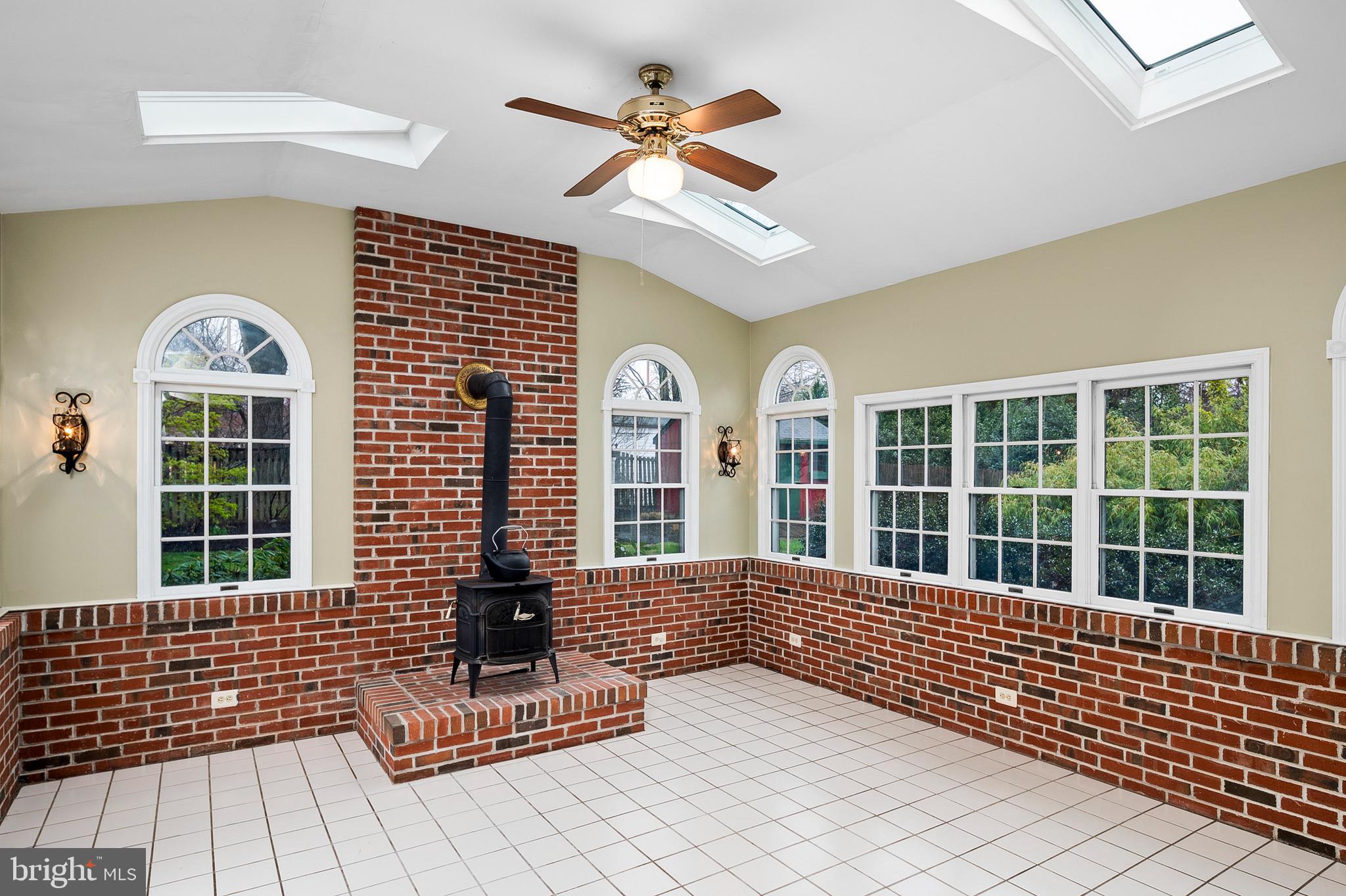 CHESTNUT FARMS - Residential