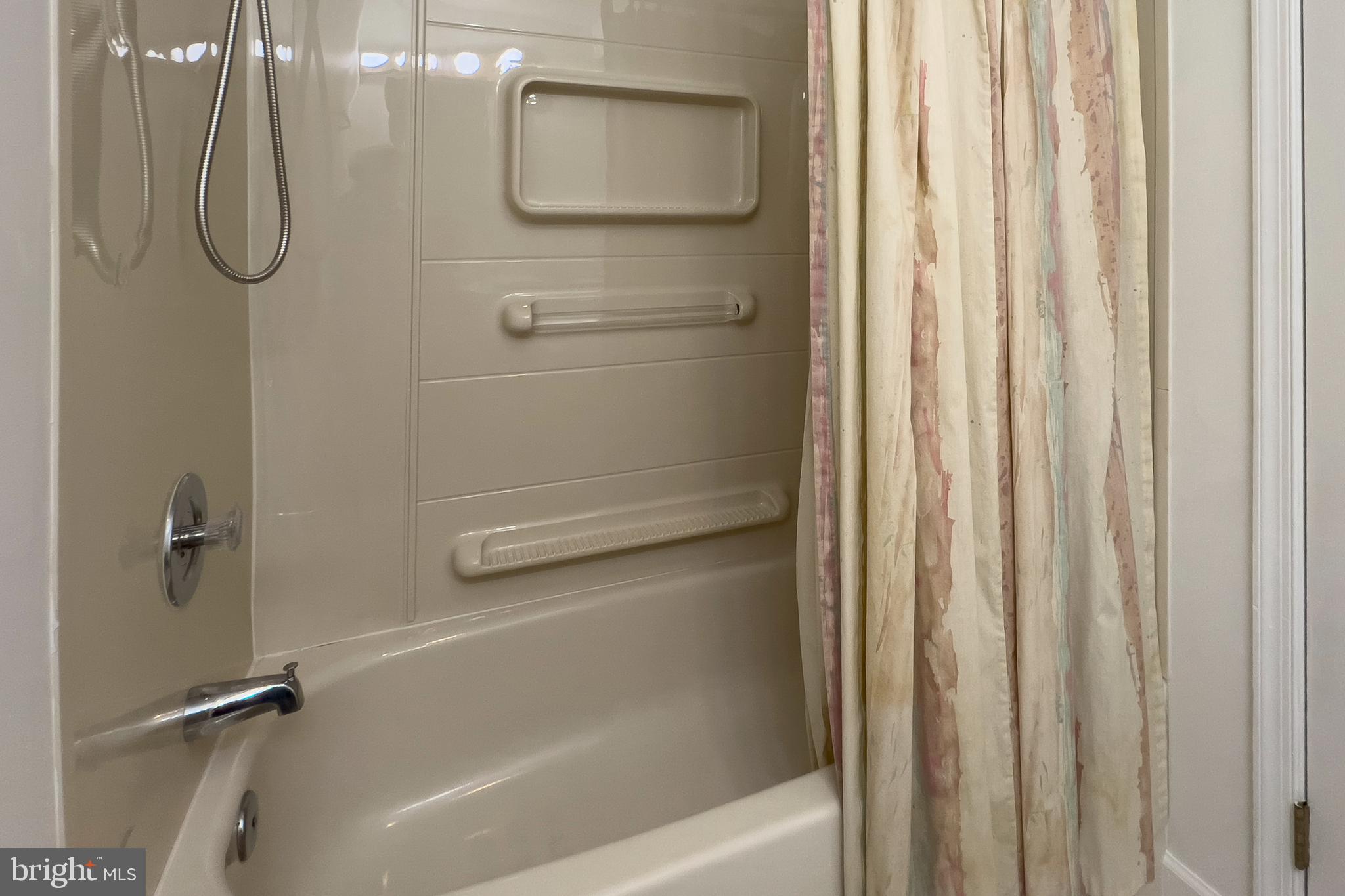 CHESTNUT FARMS - Residential