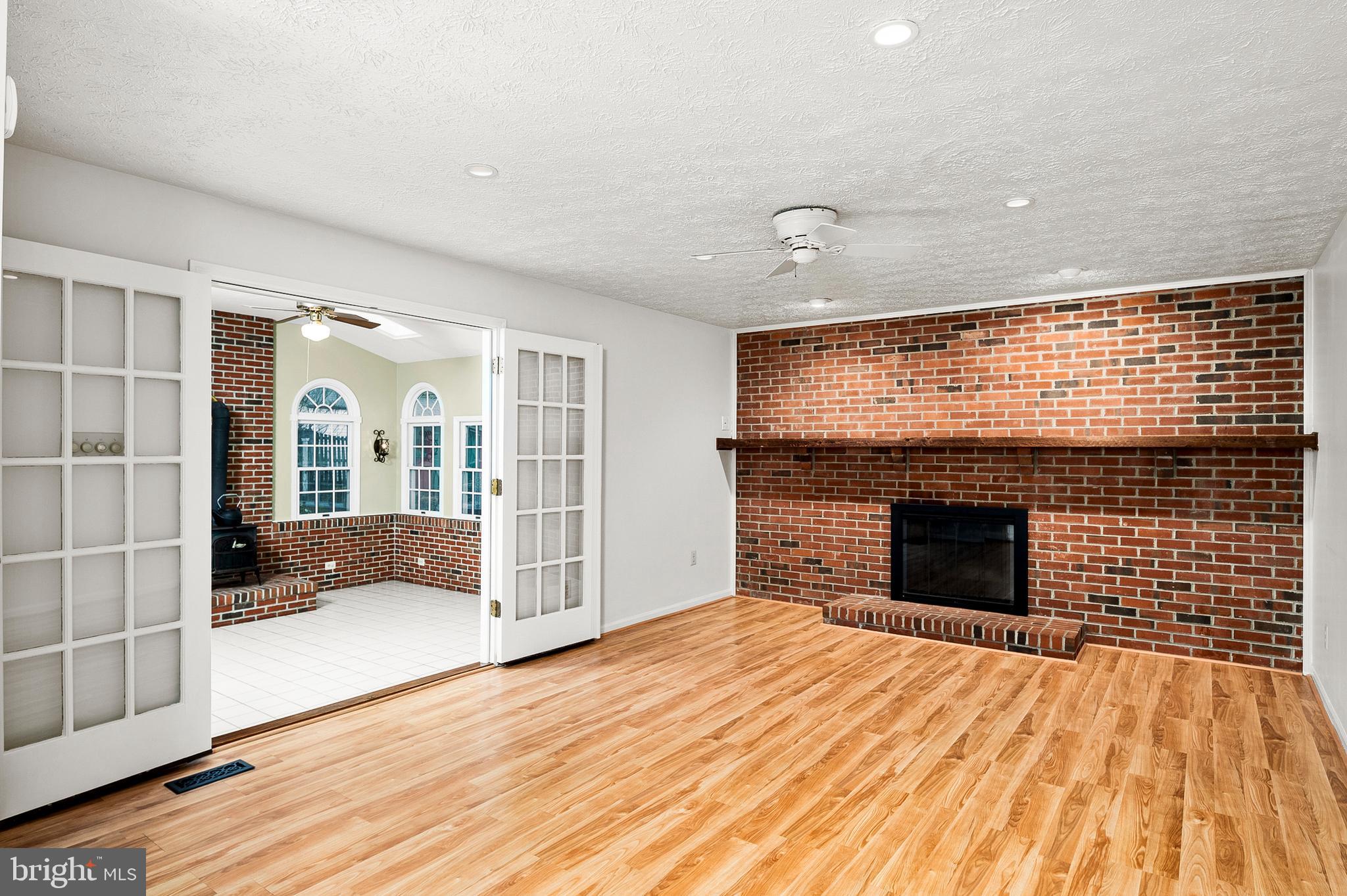 CHESTNUT FARMS - Residential