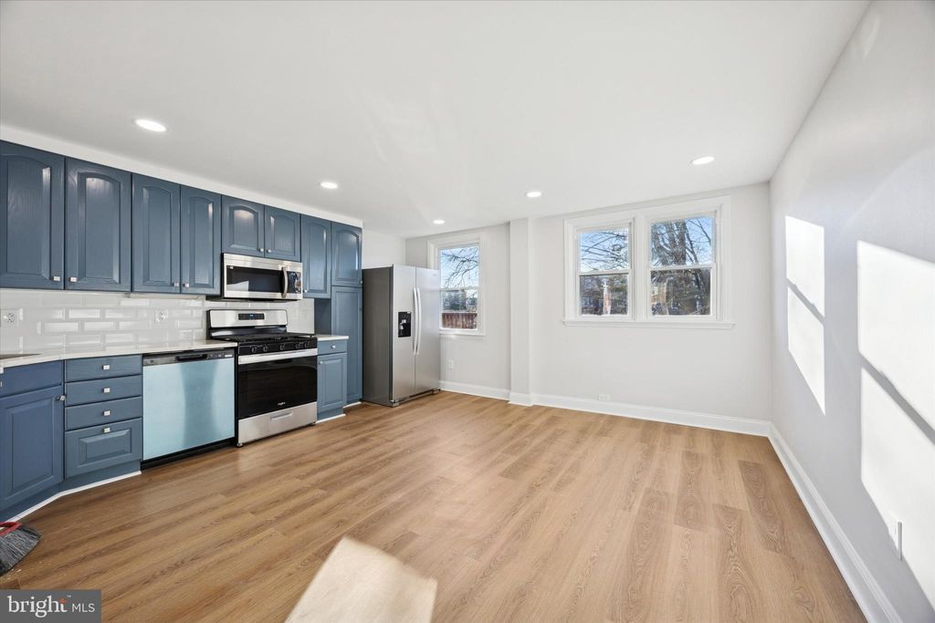 Photo of 274 N Oak Ave, CLIFTON HEIGHTS, PA 19018 (MLS # PADE2105360)