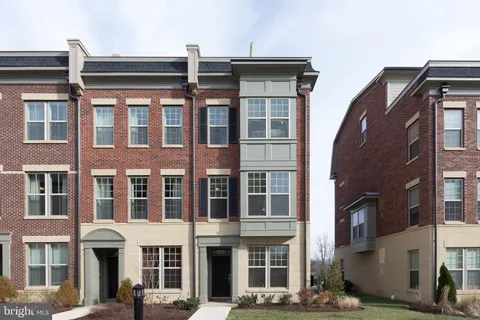 839 Regents Square Unit 352, Oxon Hill, MD 20745 - MLS#: MDPG2138294