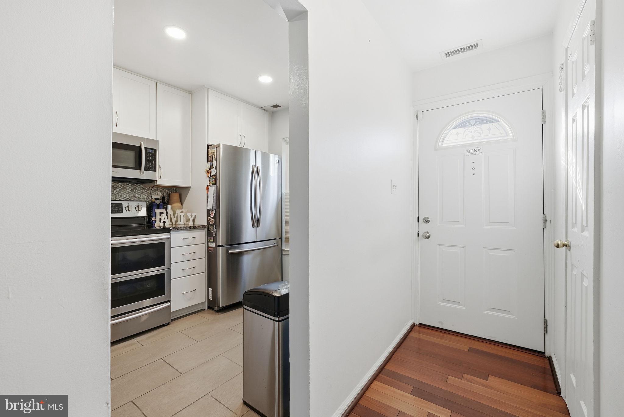 5513 WOODLAWN MANOR COURT