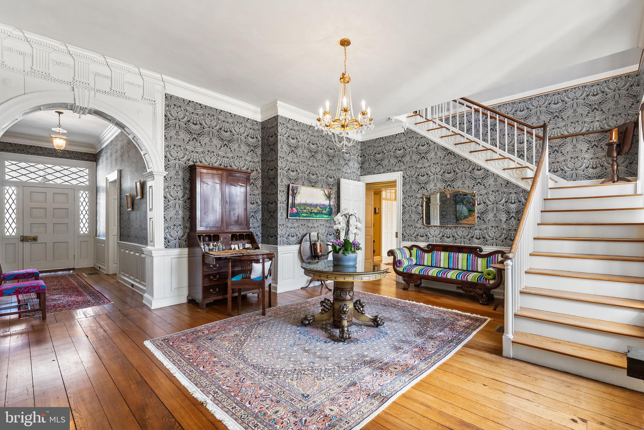 213 CAROLINE STREET
