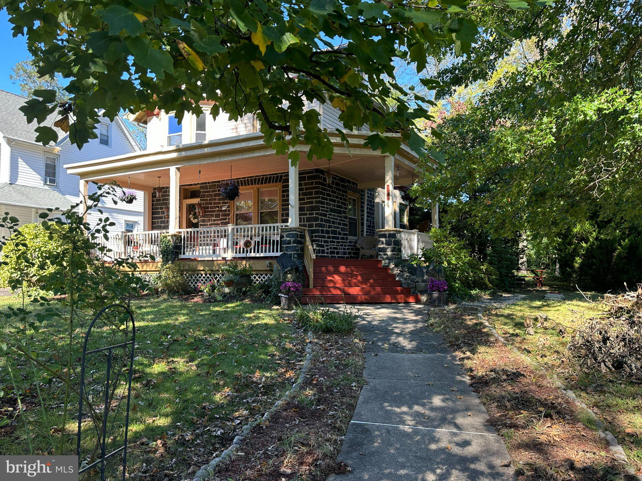 129 WAYNE AVE E