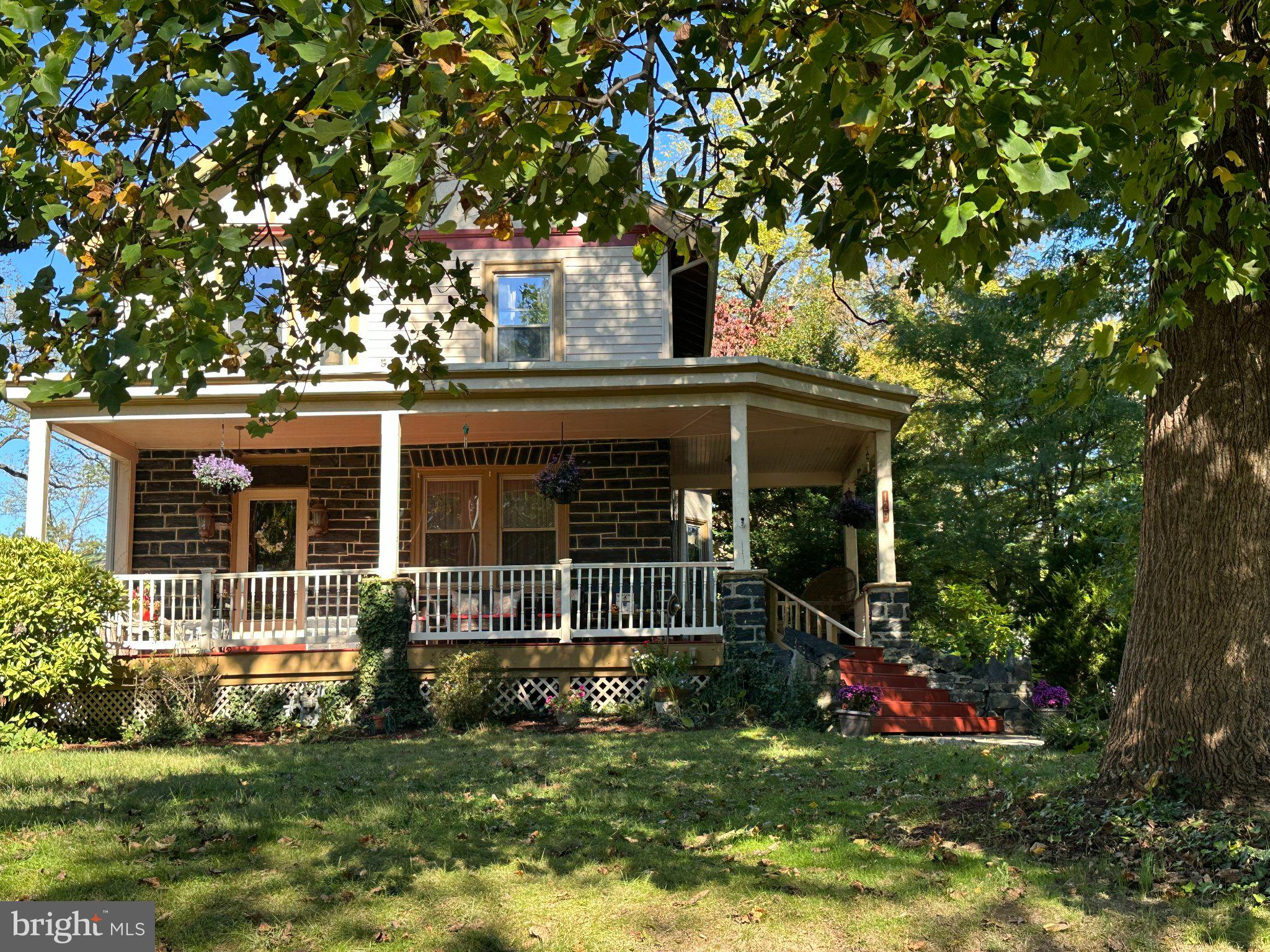 129 WAYNE AVE E