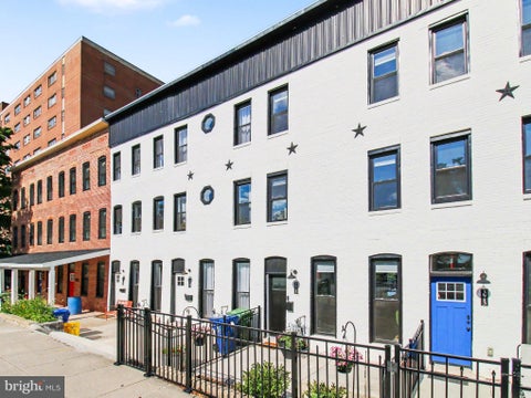 Townhouse For Sale - 3915 Roland Avenue<br/> BALTIMORE, MD 21211