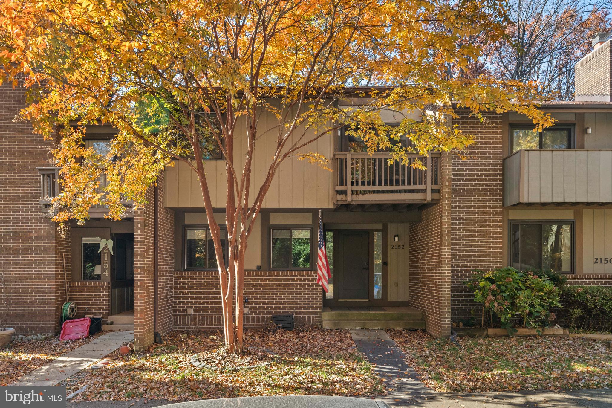 2152 GLENCOURSE LANE