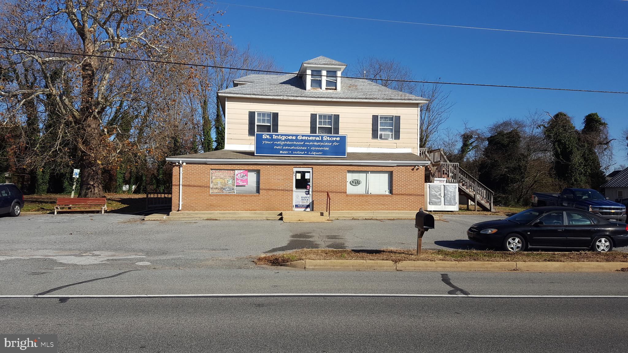 Main image without alt text