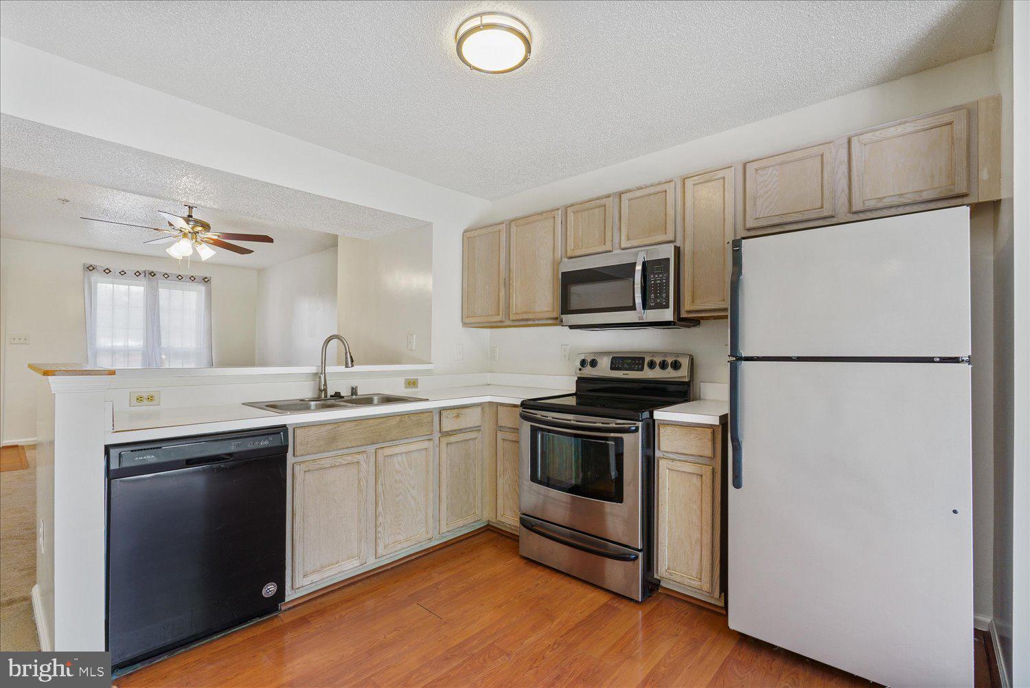 SHEFFIELD GLEN TOWNHOMES - Residential