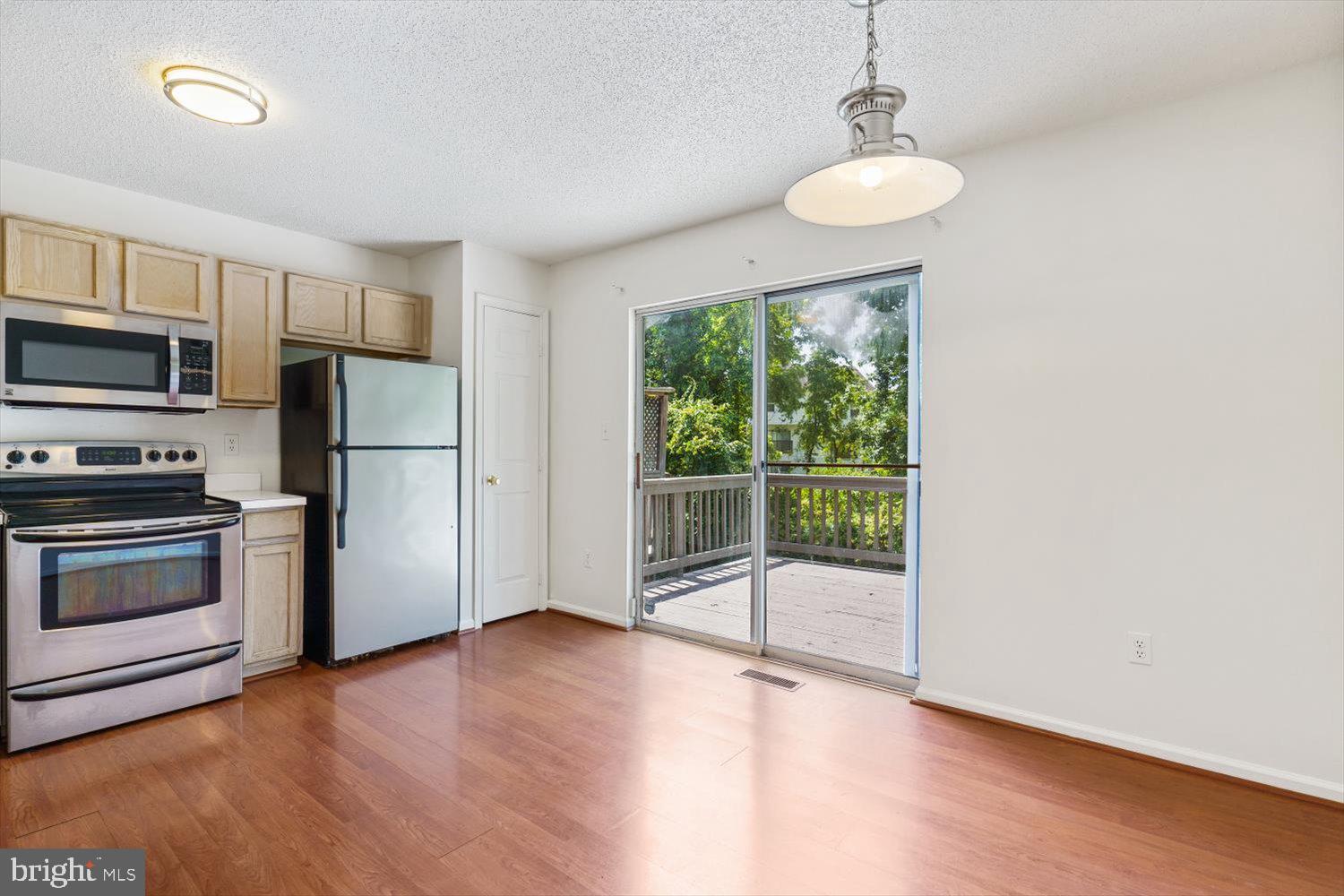 SHEFFIELD GLEN TOWNHOMES - Residential