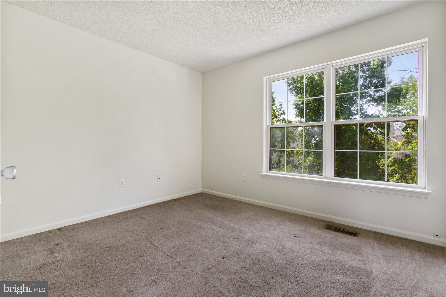 SHEFFIELD GLEN TOWNHOMES - Residential