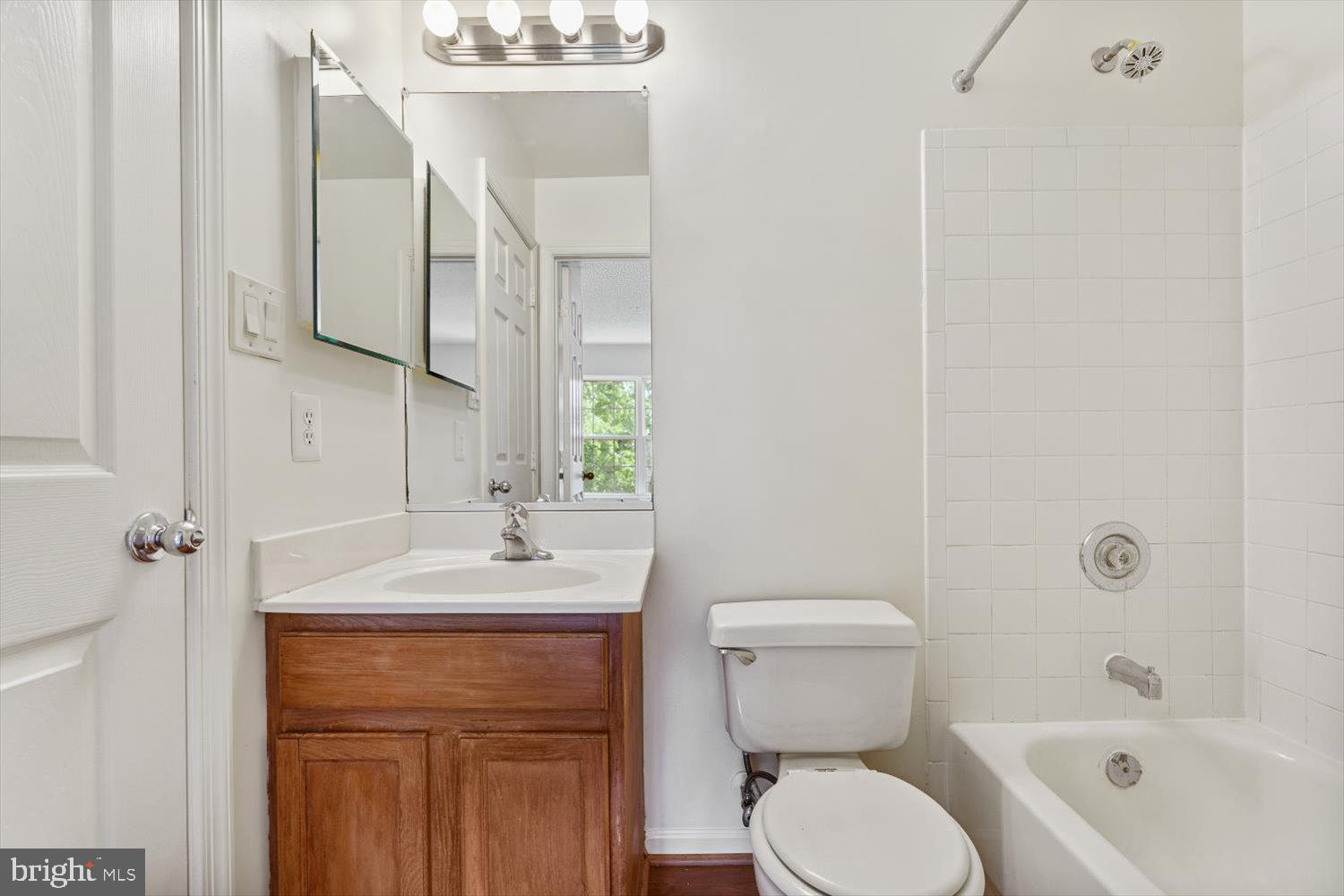 SHEFFIELD GLEN TOWNHOMES - Residential