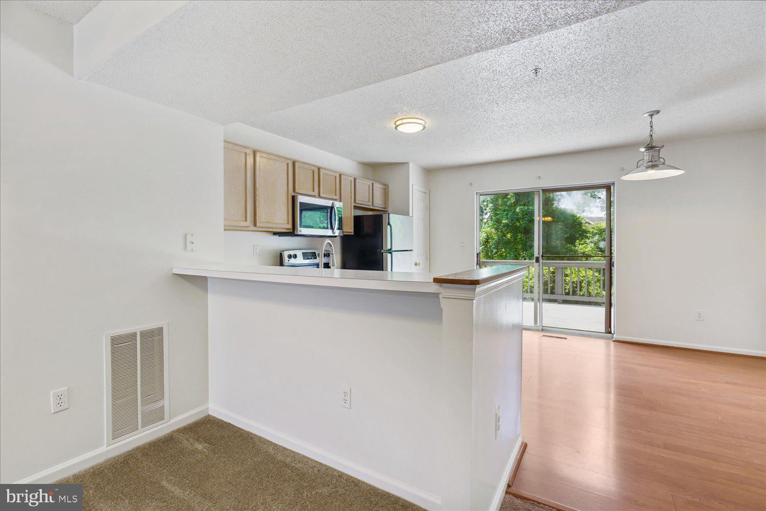 SHEFFIELD GLEN TOWNHOMES - Residential