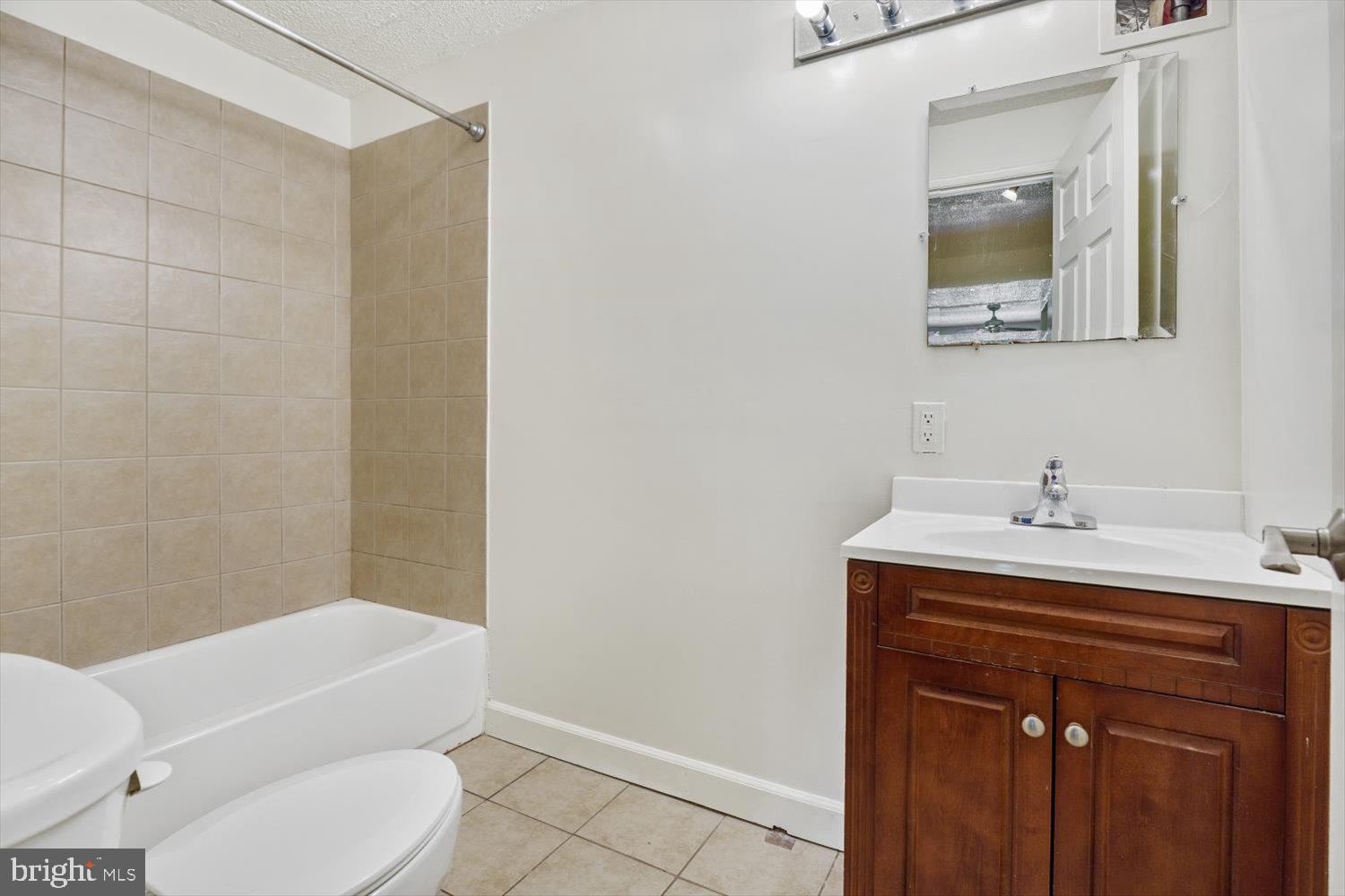 SHEFFIELD GLEN TOWNHOMES - Residential