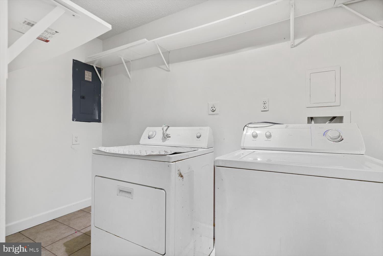 SHEFFIELD GLEN TOWNHOMES - Residential