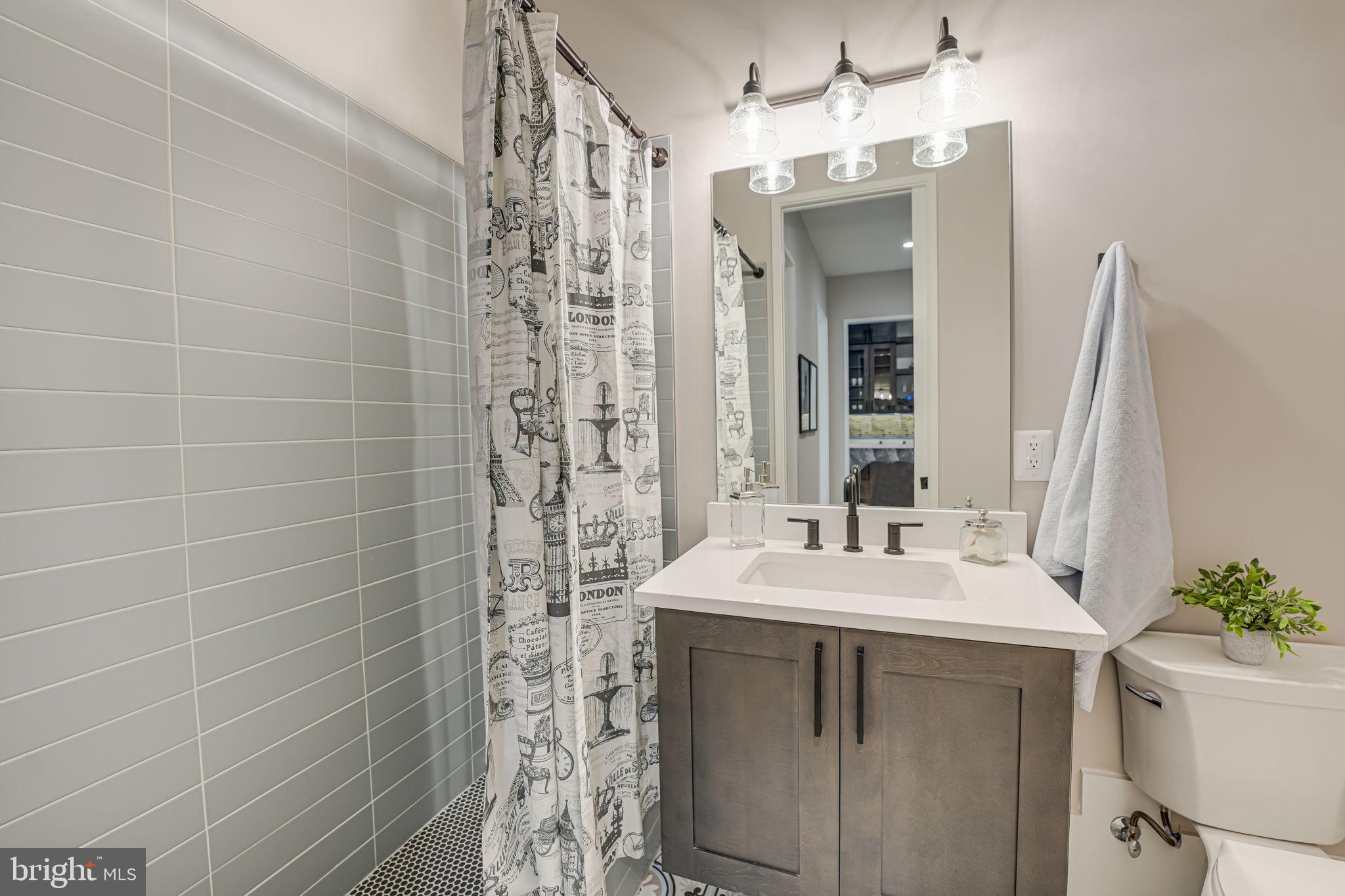 MOORES CLARENDON - Residential